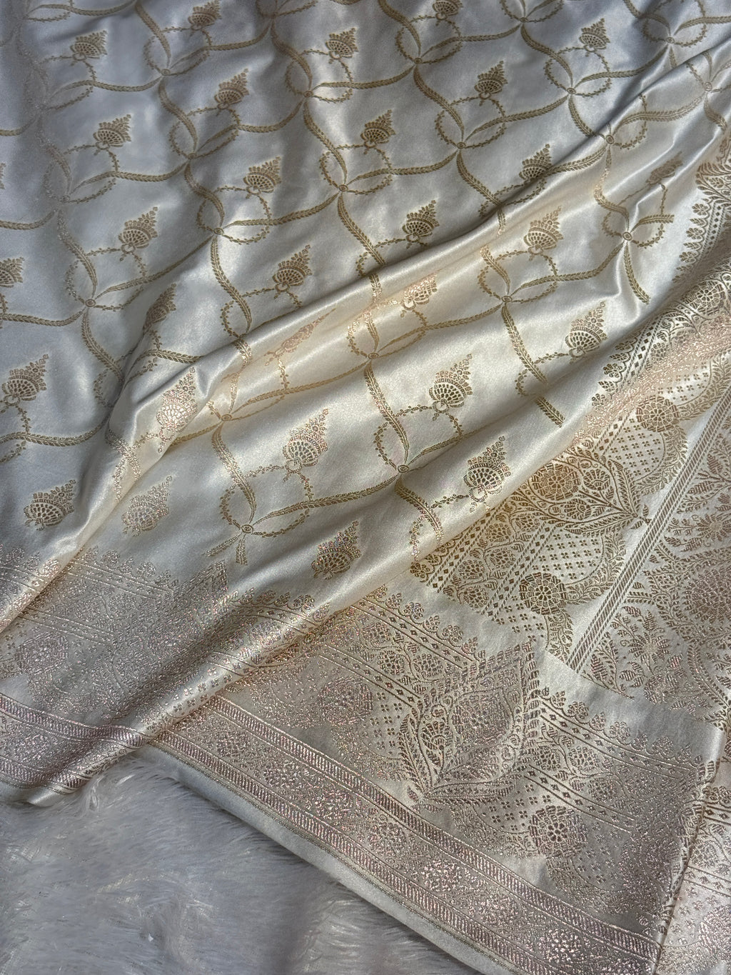 Mashru Silk Banarasi Saree With Rich Zari Border And Pallu Light Weight