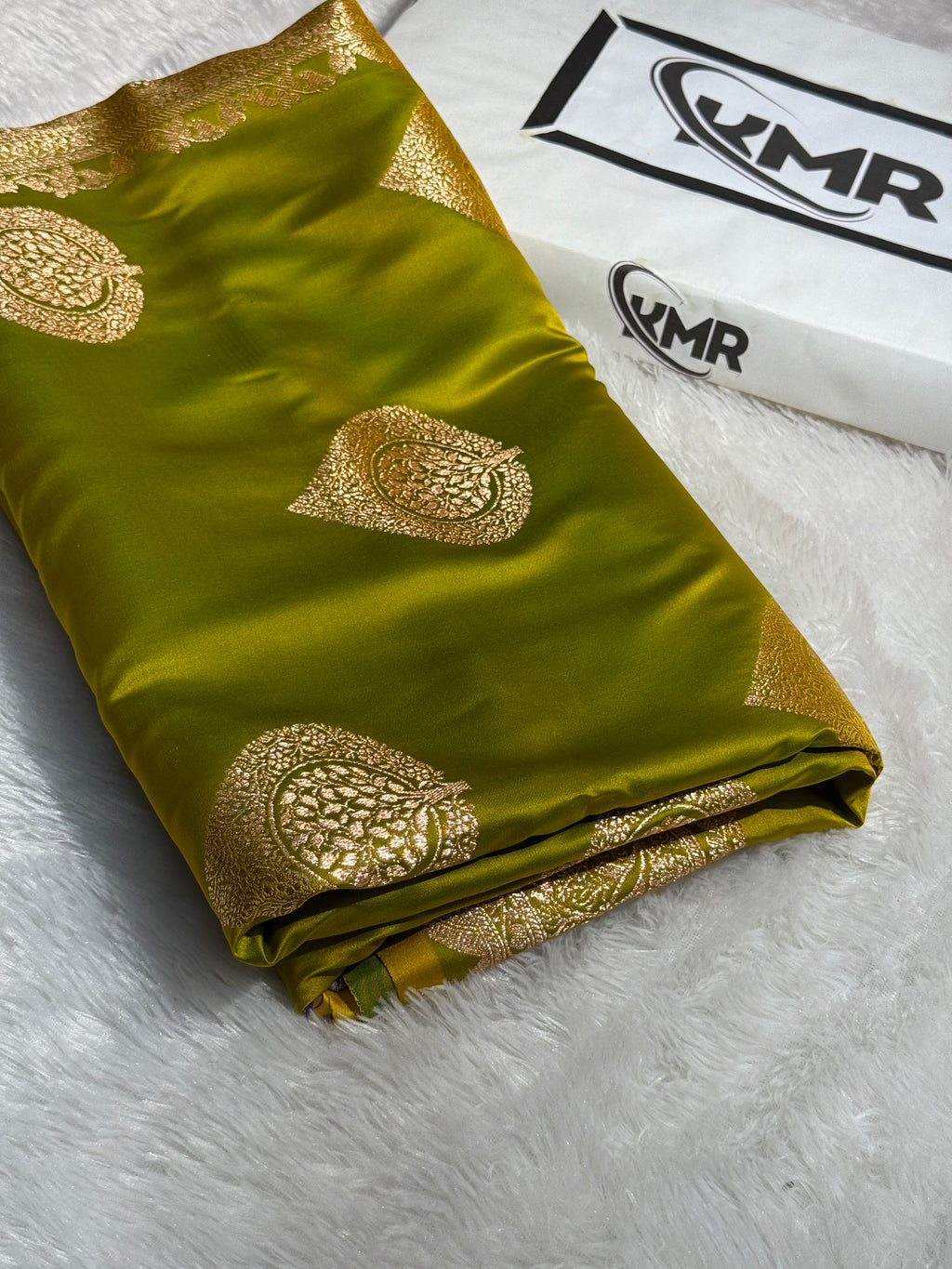 Mashru Silk Banarasi Boota Saree Zari Border Pallu