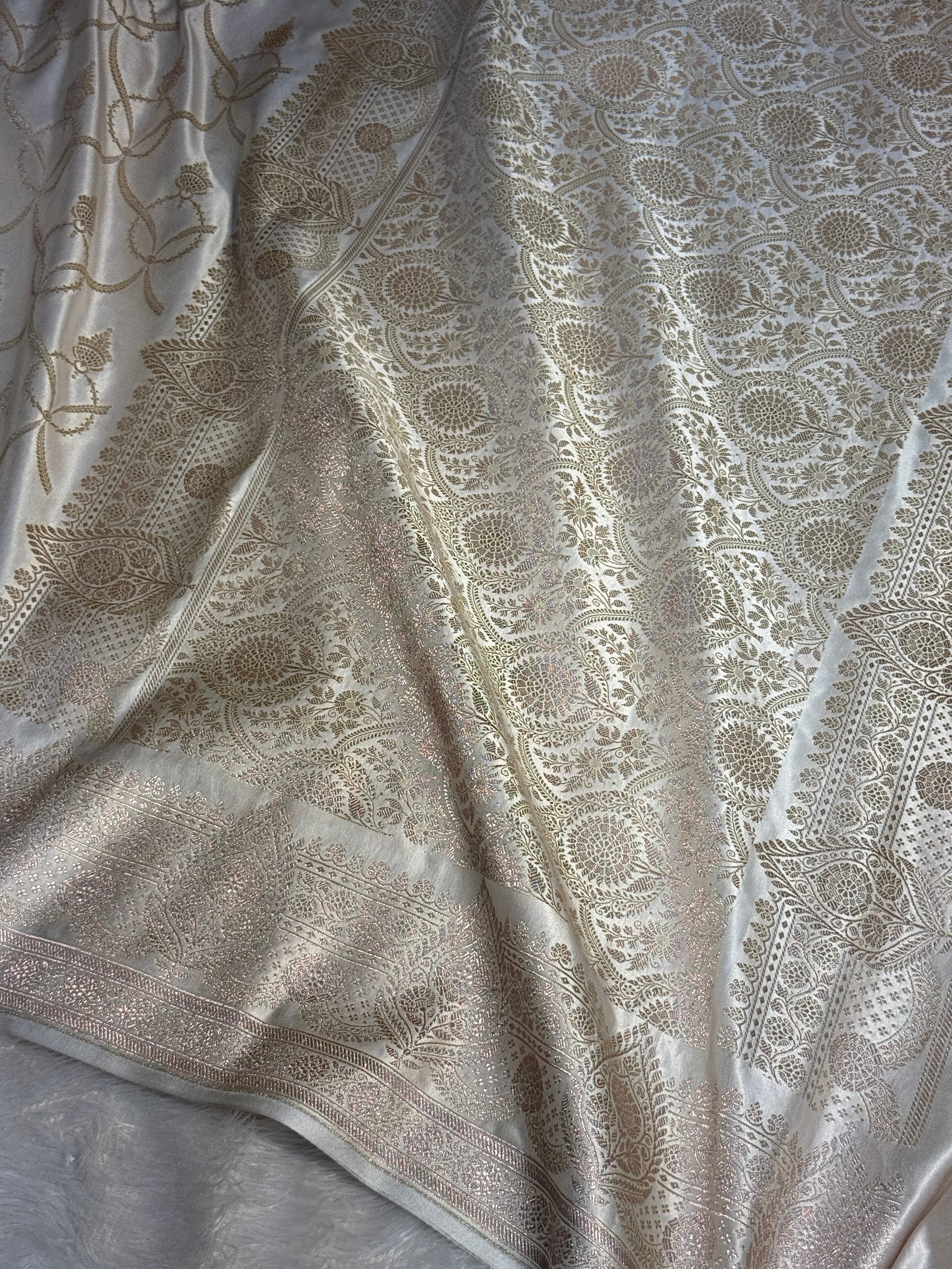 Mashru Silk Banarasi Saree With Rich Zari Border And Pallu Light Weight