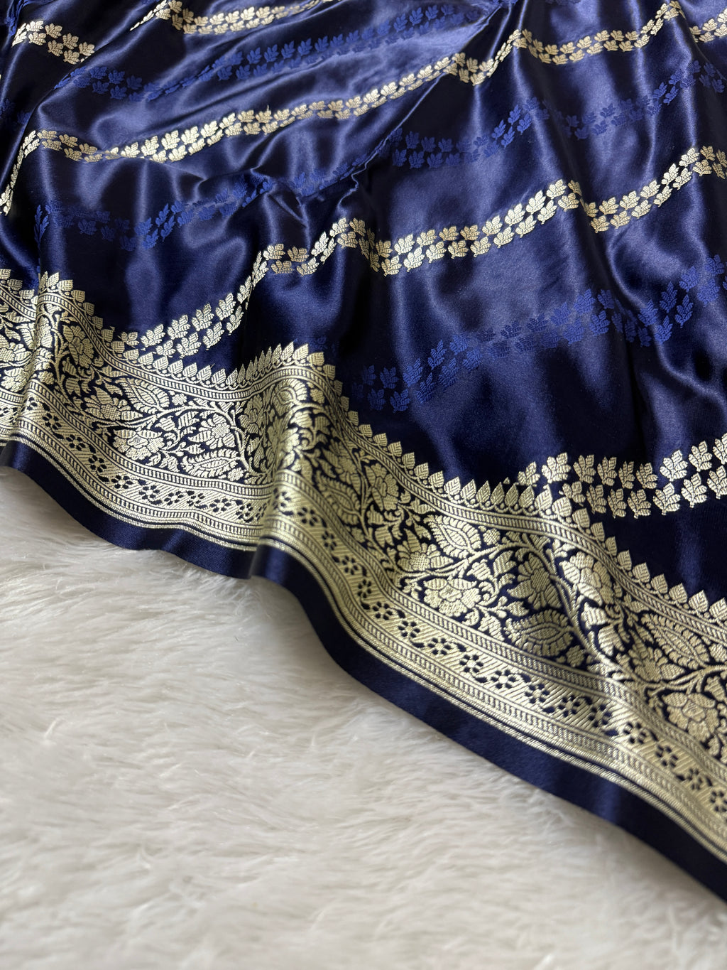Mashru Silk Banarasi Luxurious Cross Pattern Saree Zari Border And Pallu
