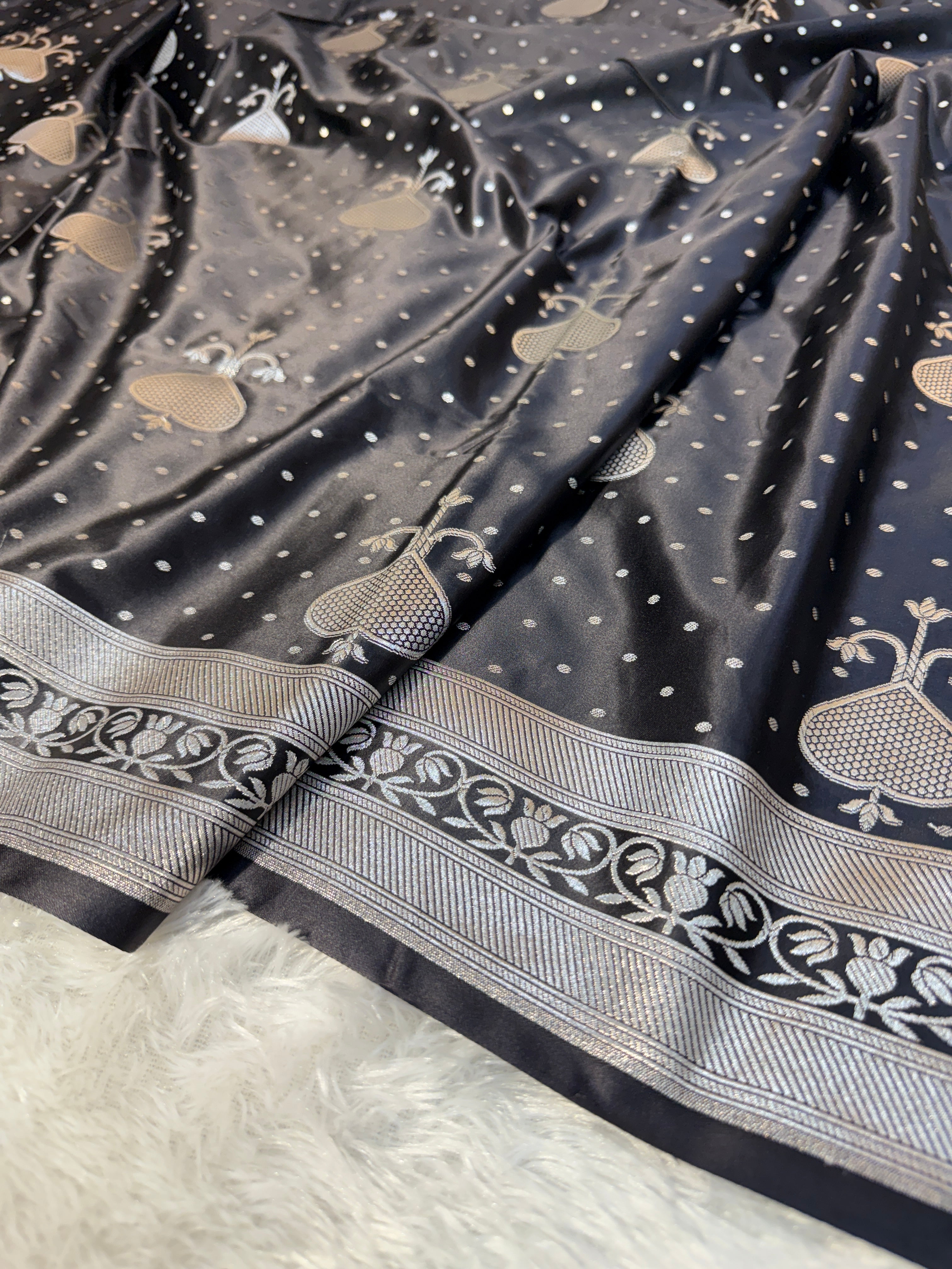 Mashru Katan Silk Banarasi Luxurious Saree With Rich Zari Border And Pallu