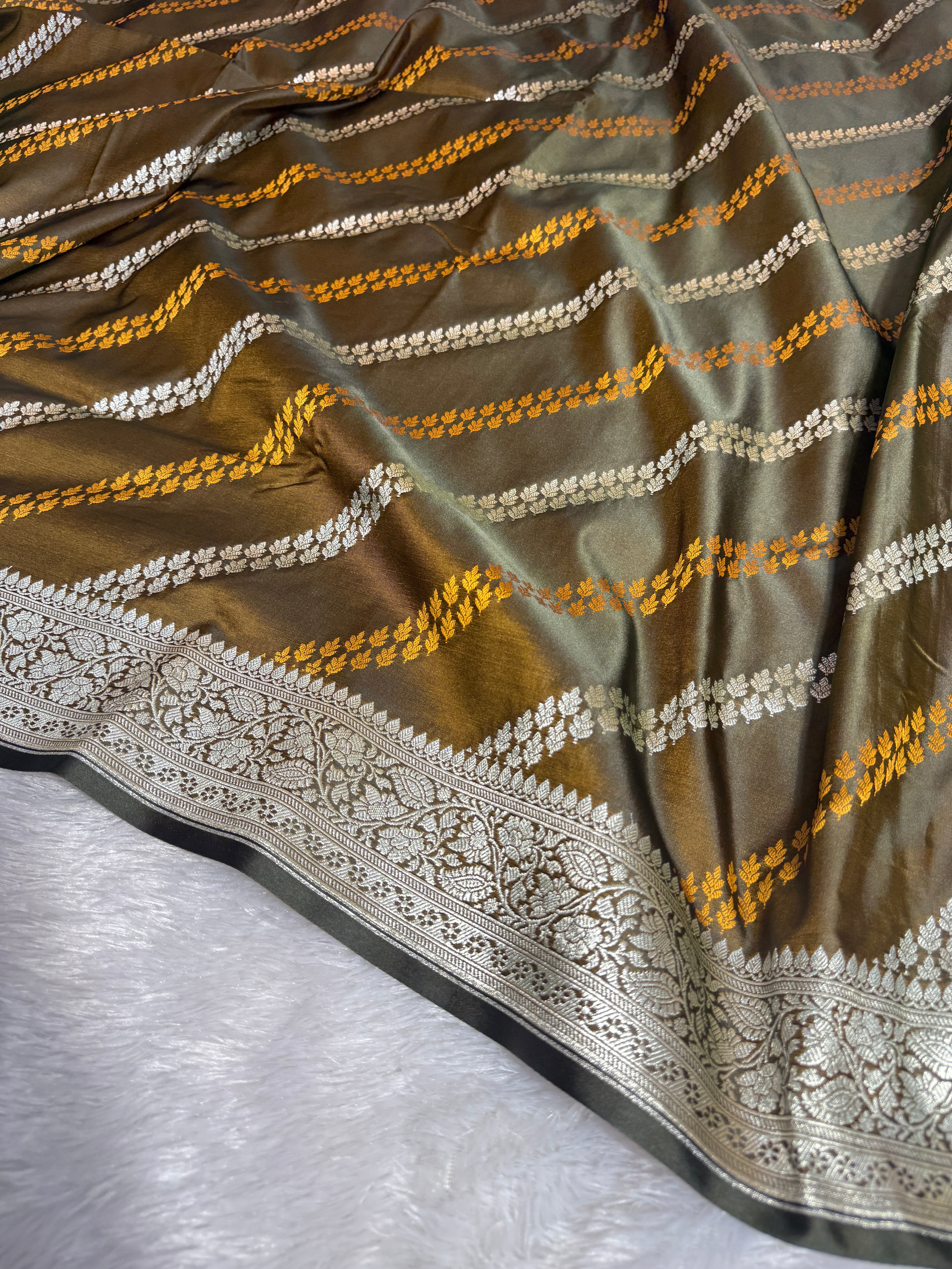 Mashru Silk Banarasi Luxurious Cross Pattern Saree Zari Border And Pallu