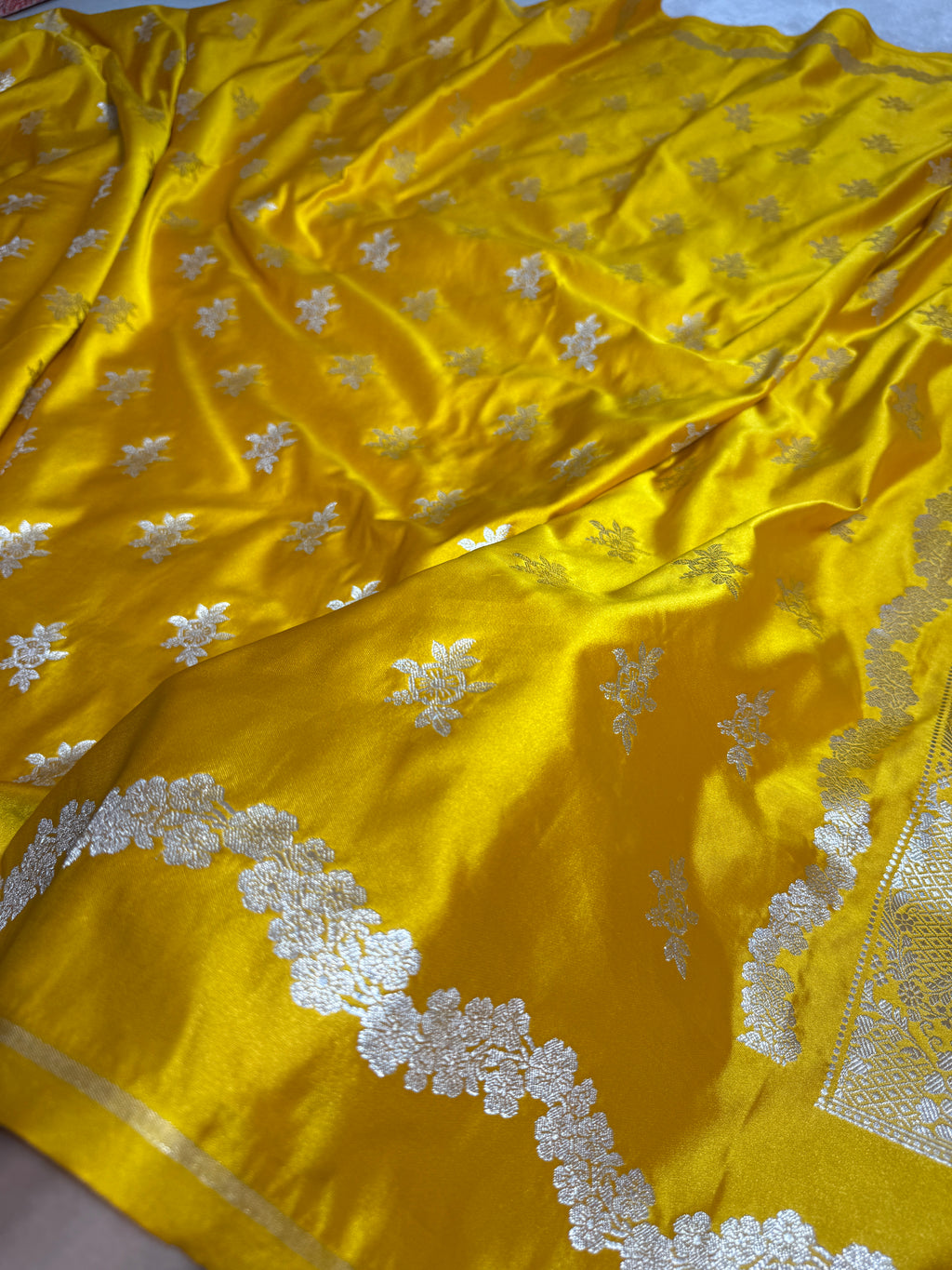 Mashru Silk Banarasi Booti Saree Zari Border Pallu