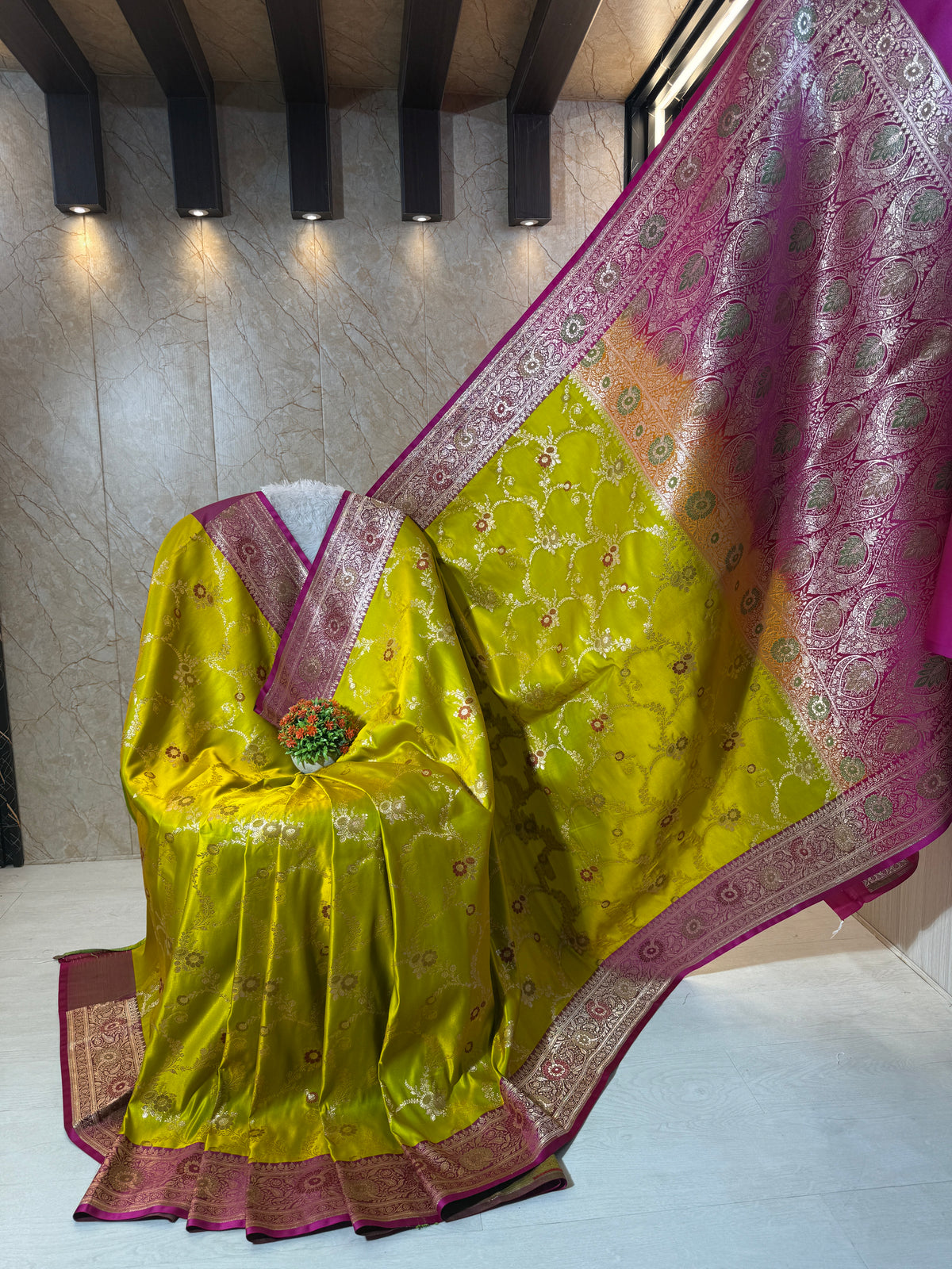Banarasi Luxurious Meenakari Satin Silk Katan Saree With Contrast Border Pallu
