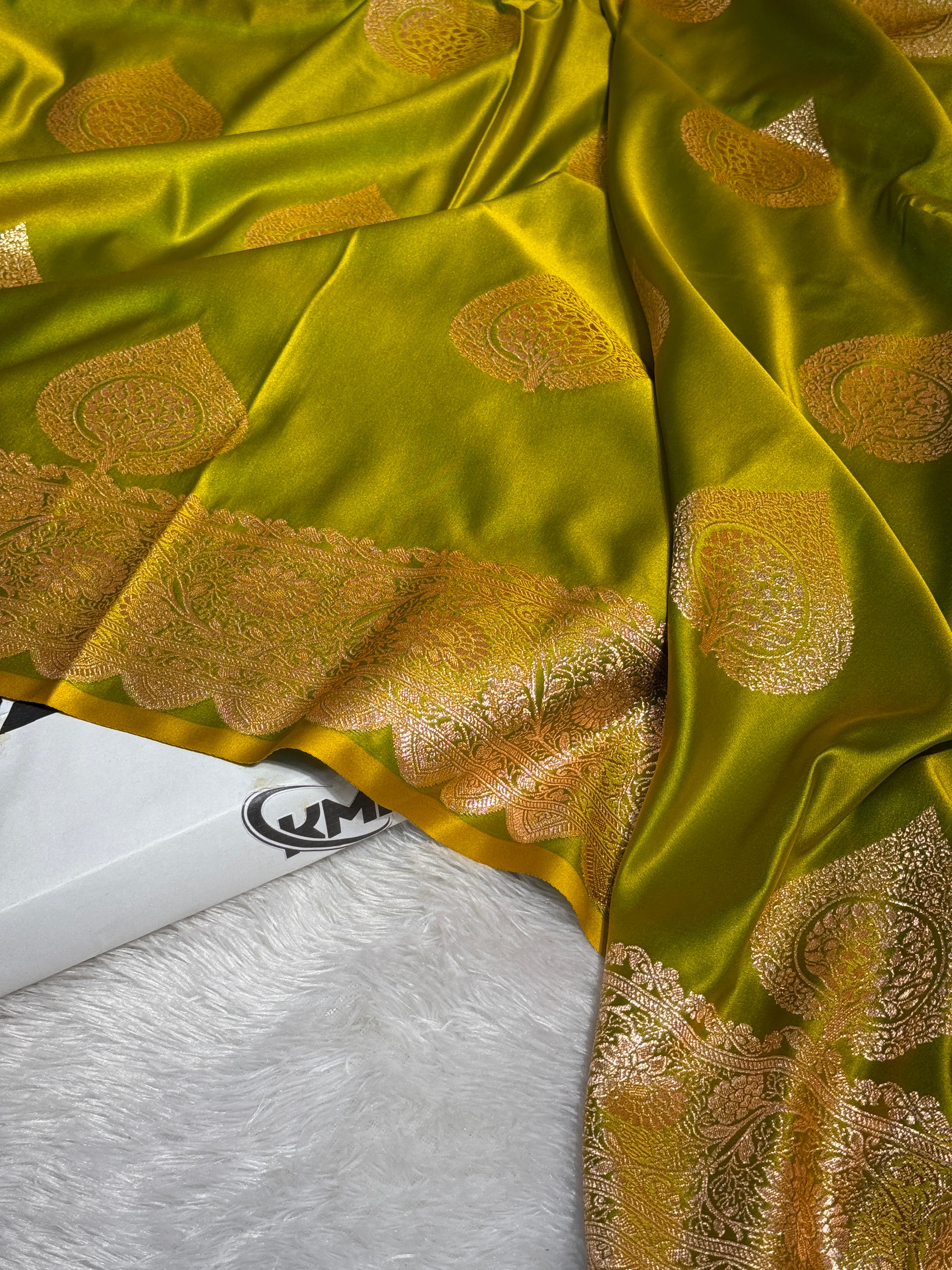 Mashru Silk Banarasi Boota Saree Zari Border Pallu