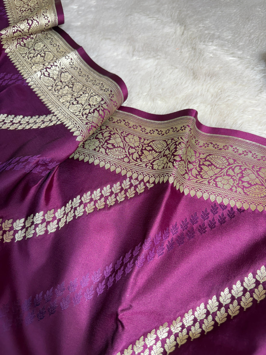 Mashru Silk Banarasi Luxurious Cross Pattern Saree Zari Border And Pallu