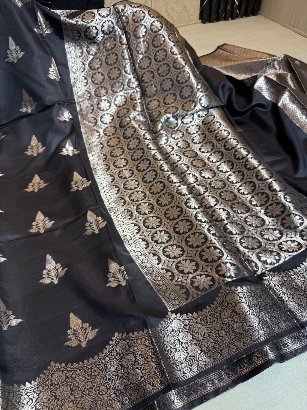 Pure Chiniya Silk Zari Border Buti Design Saree