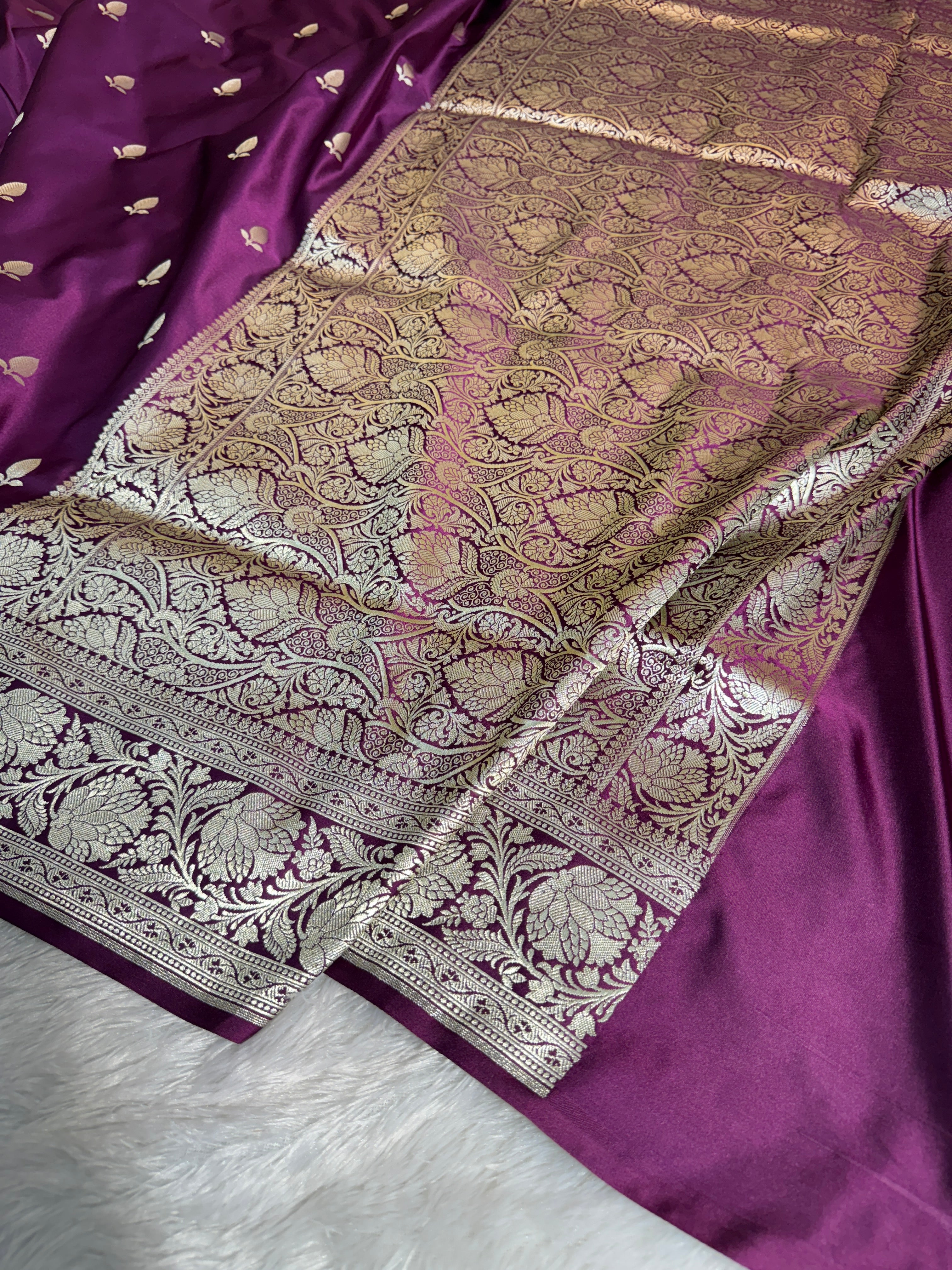 Mashru Katan Silk Banarasi Zari Border Buti Design Saree With Light Weight