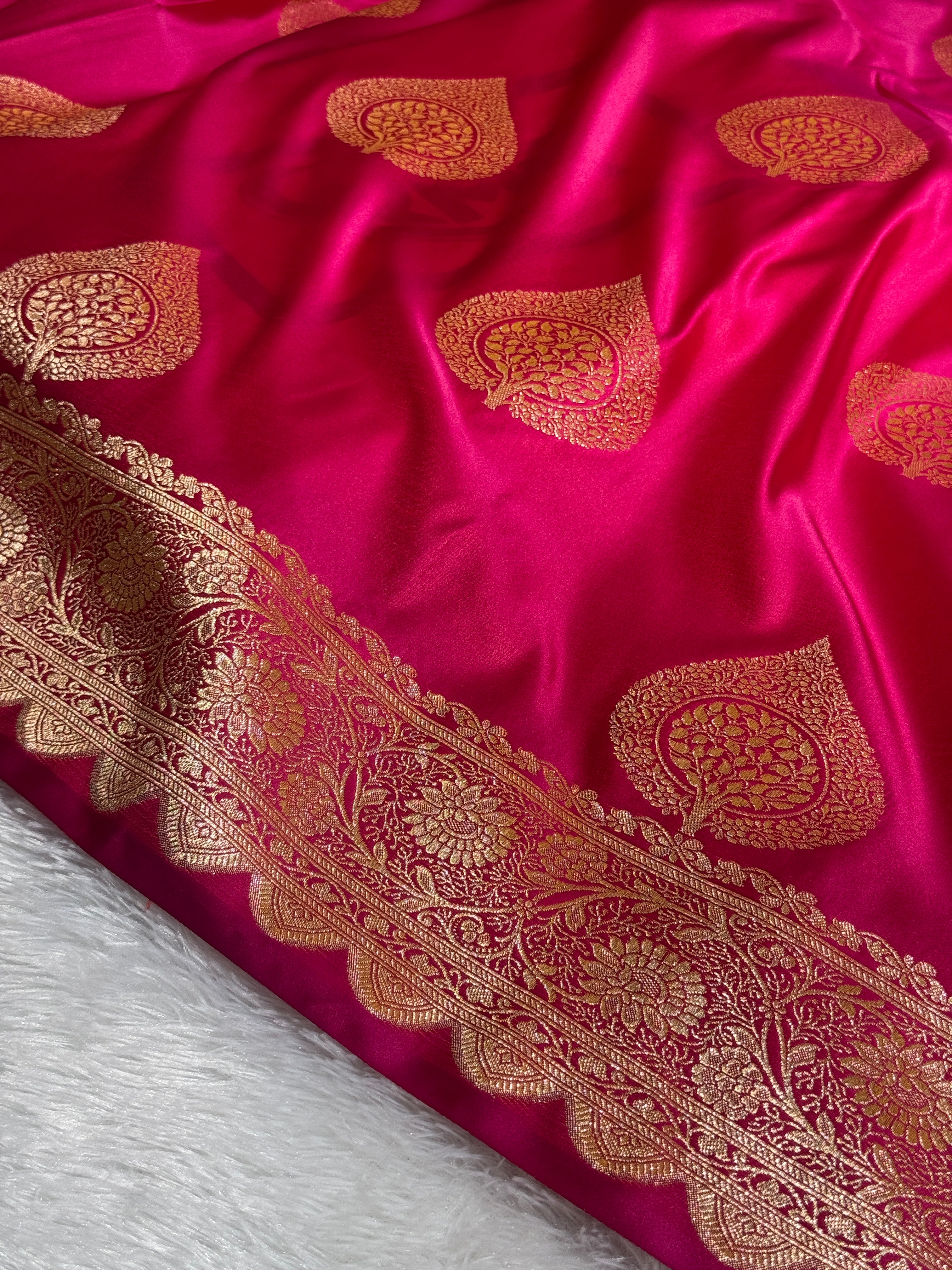 Mashru Silk Banarasi Boota Saree Zari Border Pallu