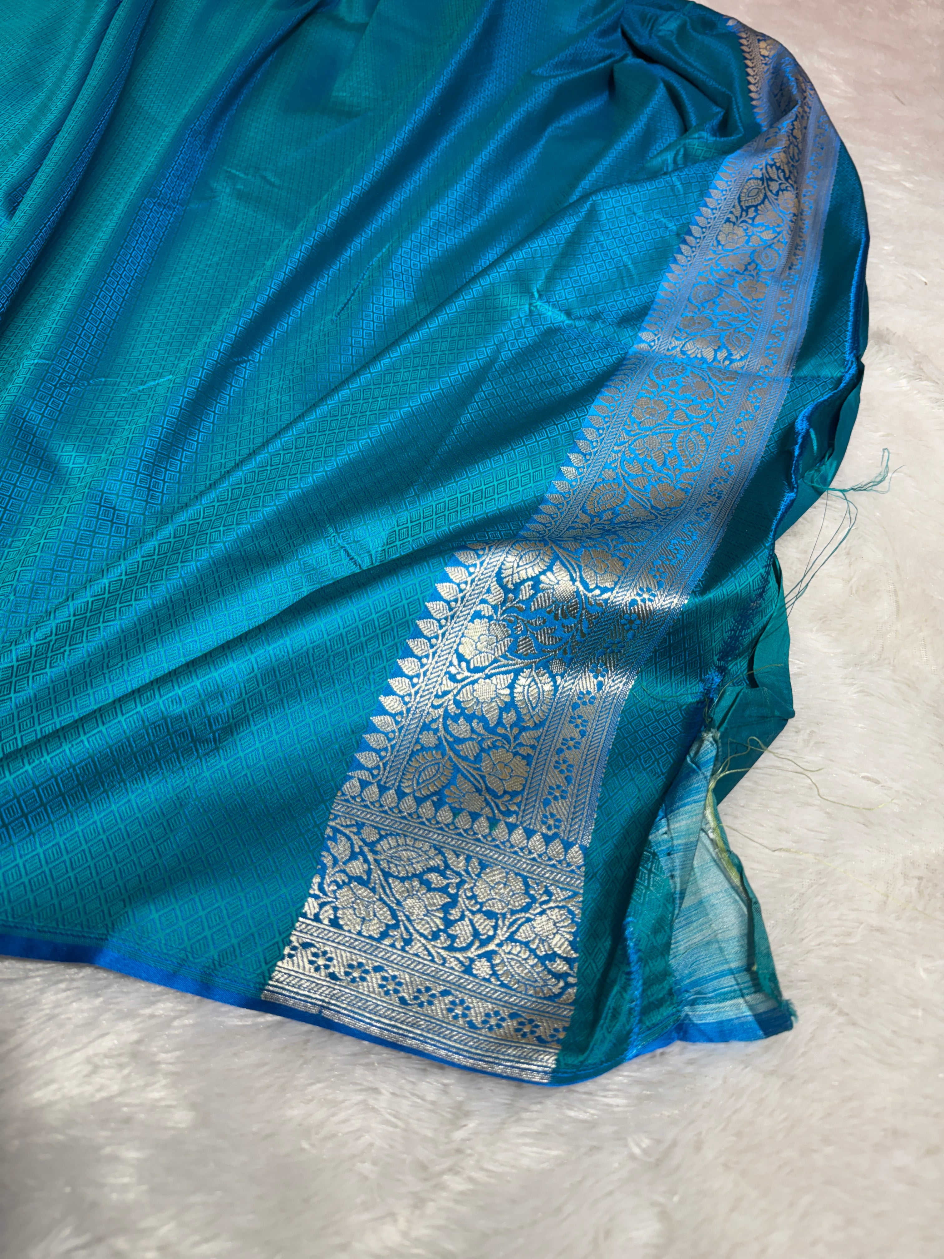 Mashru Silk Banarasi Luxurious Cross Pattern Saree Zari Border And Pallu