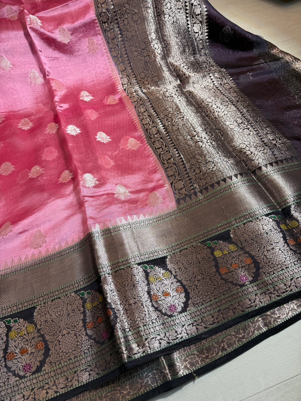 Premium Banarasi Pure Viscose Silk Saree With Contrast Border And Pallu