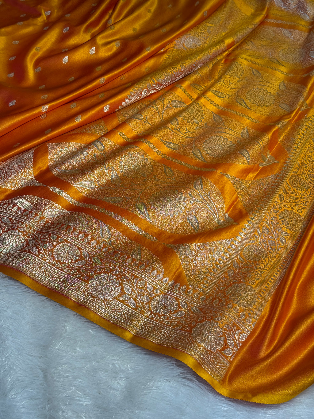 Mashru Silk Banarasi Booti Saree Zari Border Pallu
