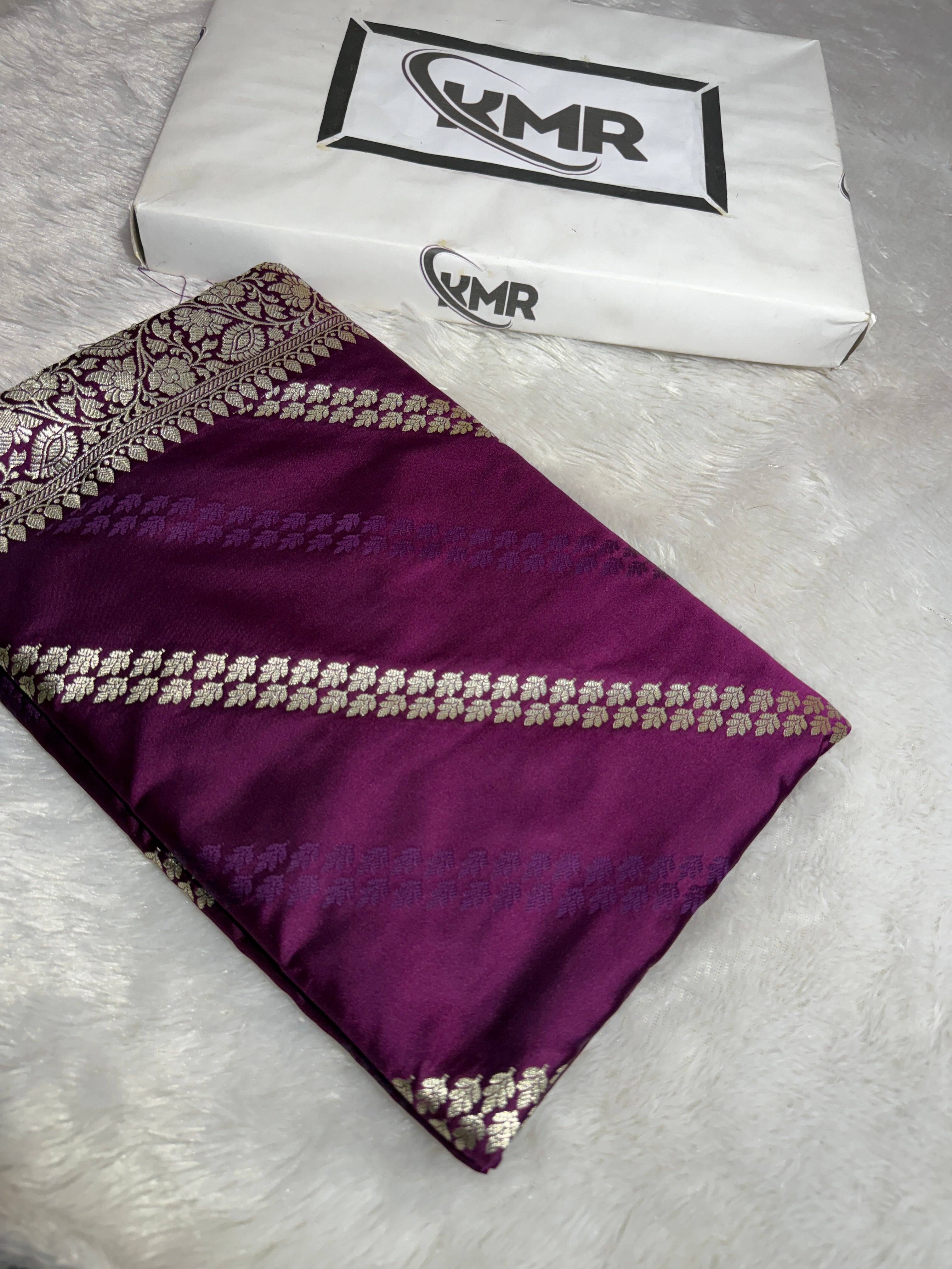 Mashru Silk Banarasi Luxurious Cross Pattern Saree Zari Border And Pallu