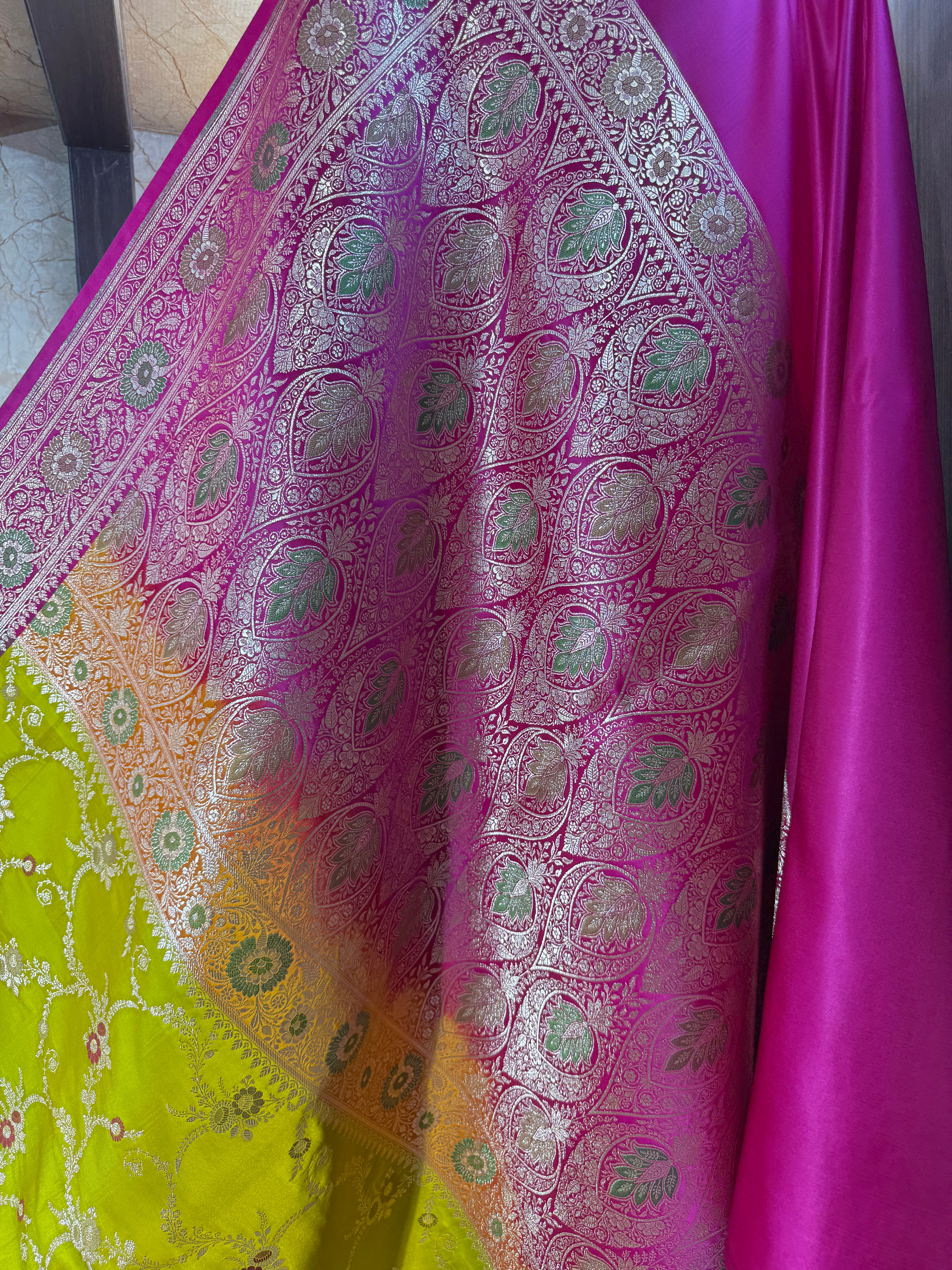 Banarasi Luxurious Meenakari Satin Silk Katan Saree With Contrast Border Pallu