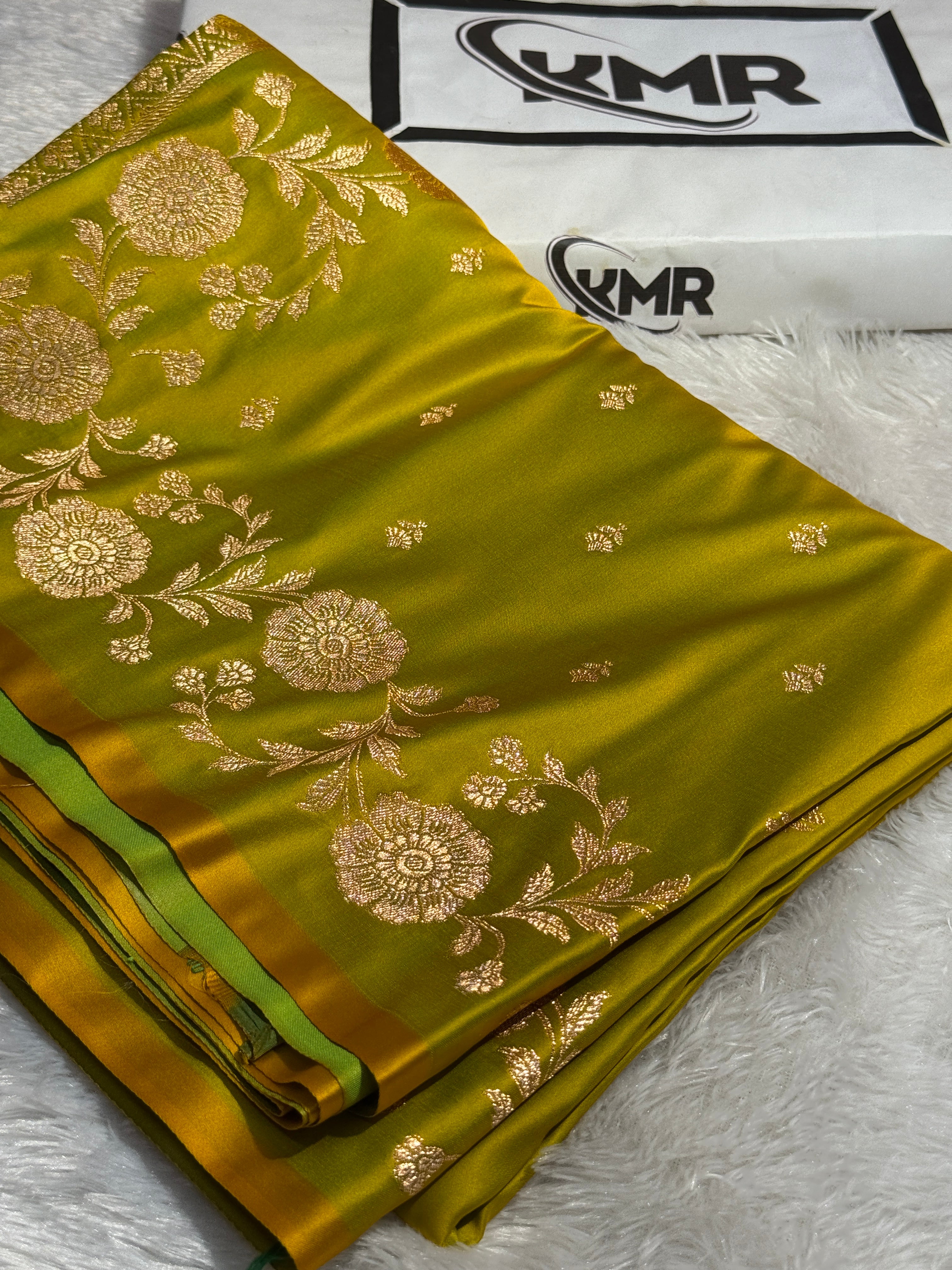 Mashru Silk Banarasi Booti Saree Zari Border Pallu