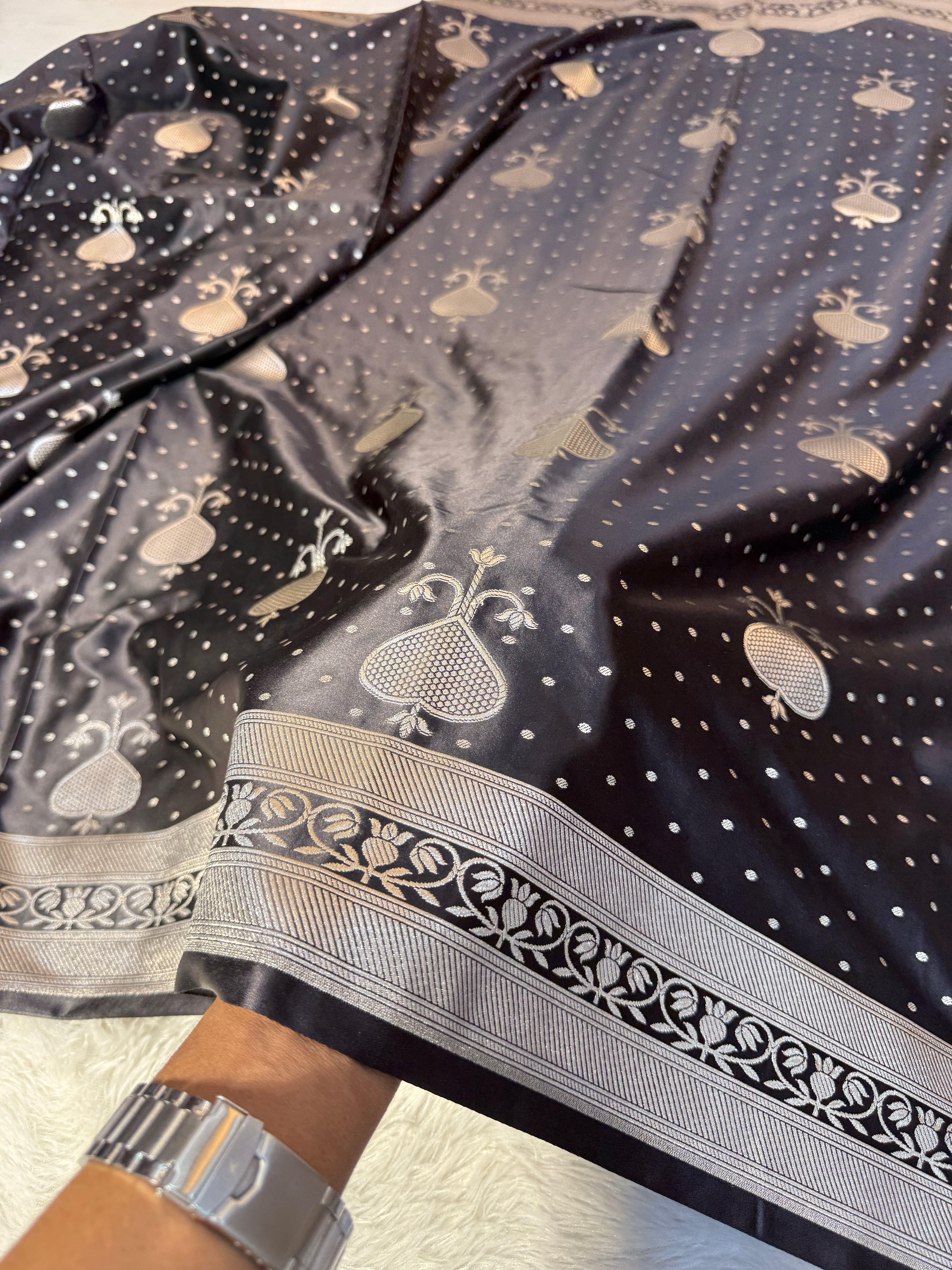 Mashru Katan Silk Banarasi Luxurious Saree With Rich Zari Border And Pallu