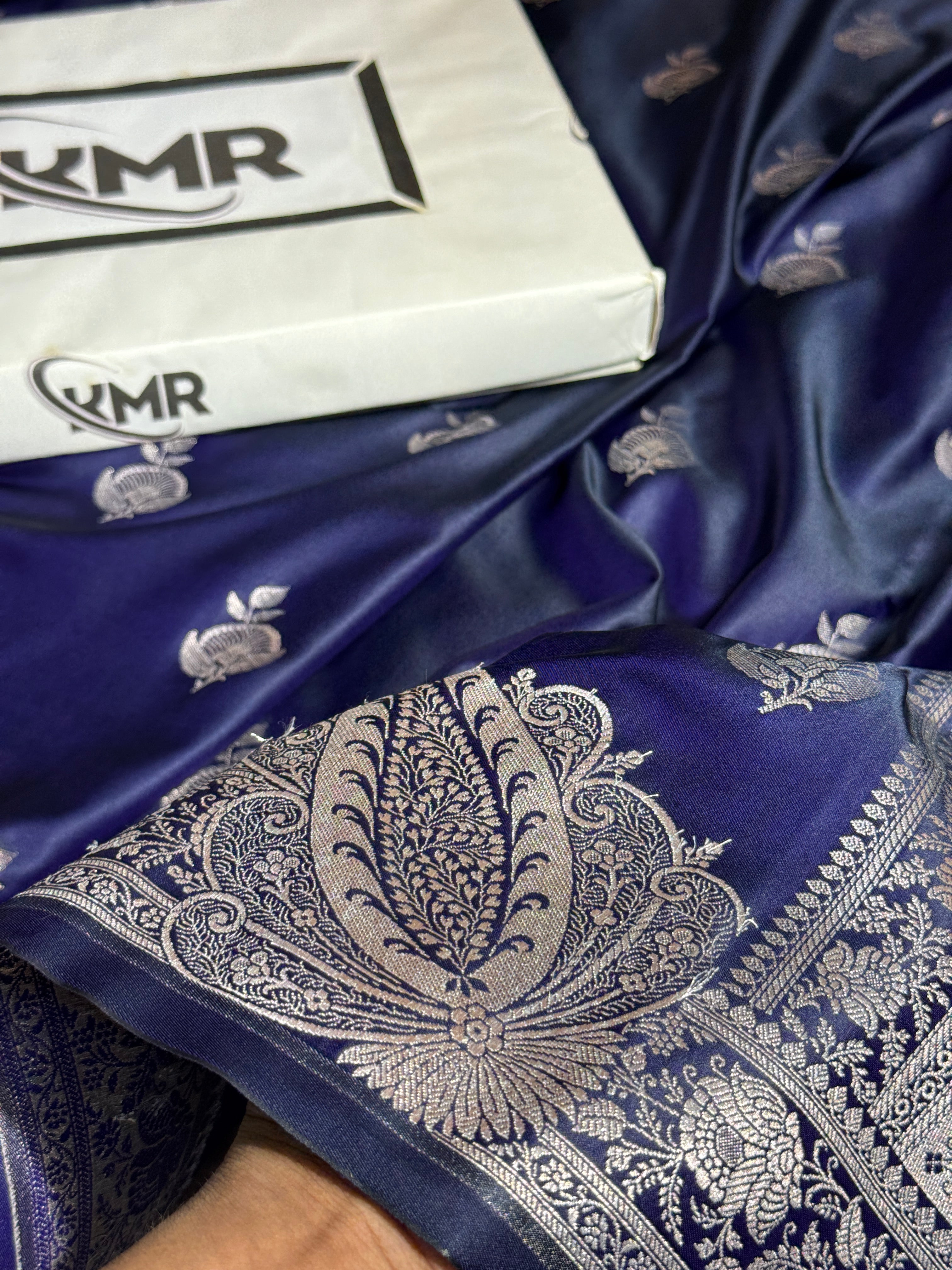 Mashru Silk Banarasi Booti Saree Zari Border Pallu