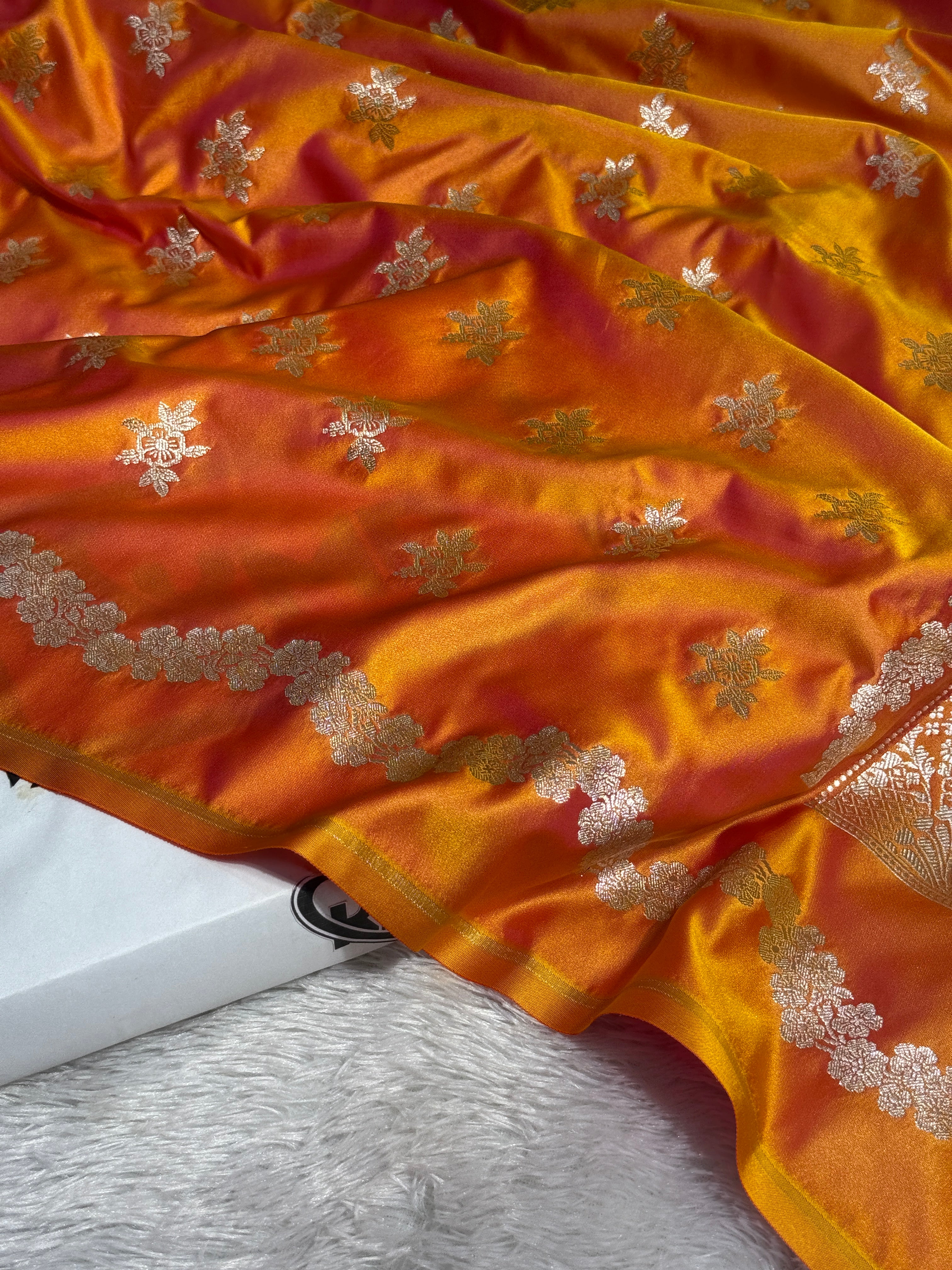 Mashru Silk Banarasi Booti Saree Zari Border Pallu