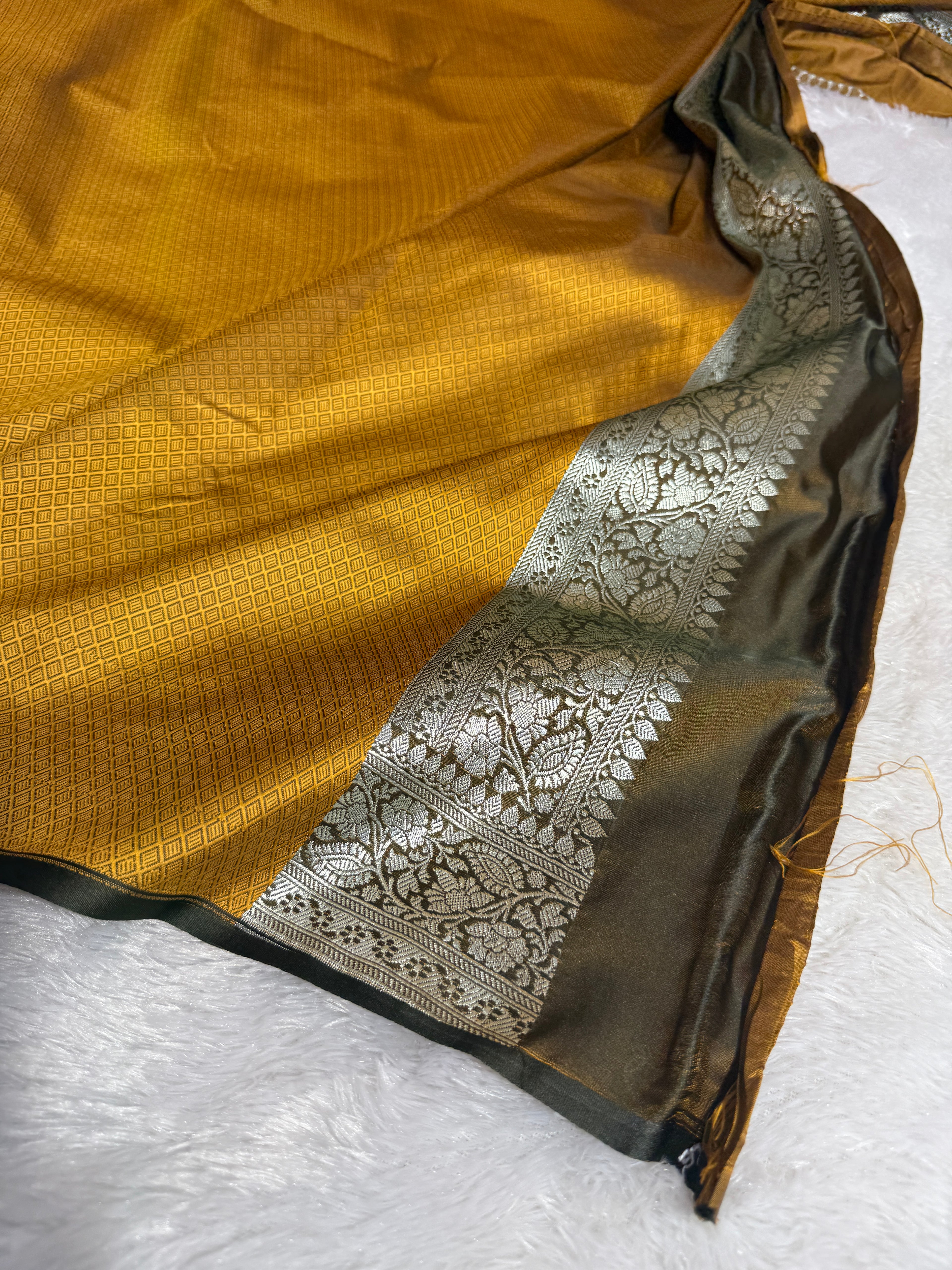 Mashru Silk Banarasi Luxurious Cross Pattern Saree Zari Border And Pallu