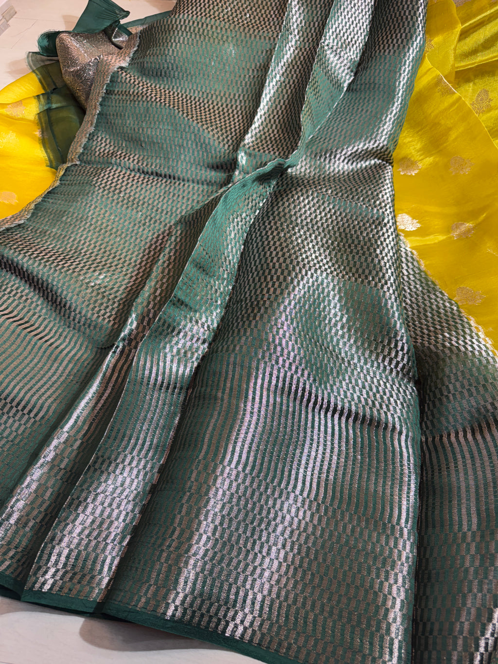 Premium Banarasi Pure Viscose Silk Saree With Contrast Border And Pallu