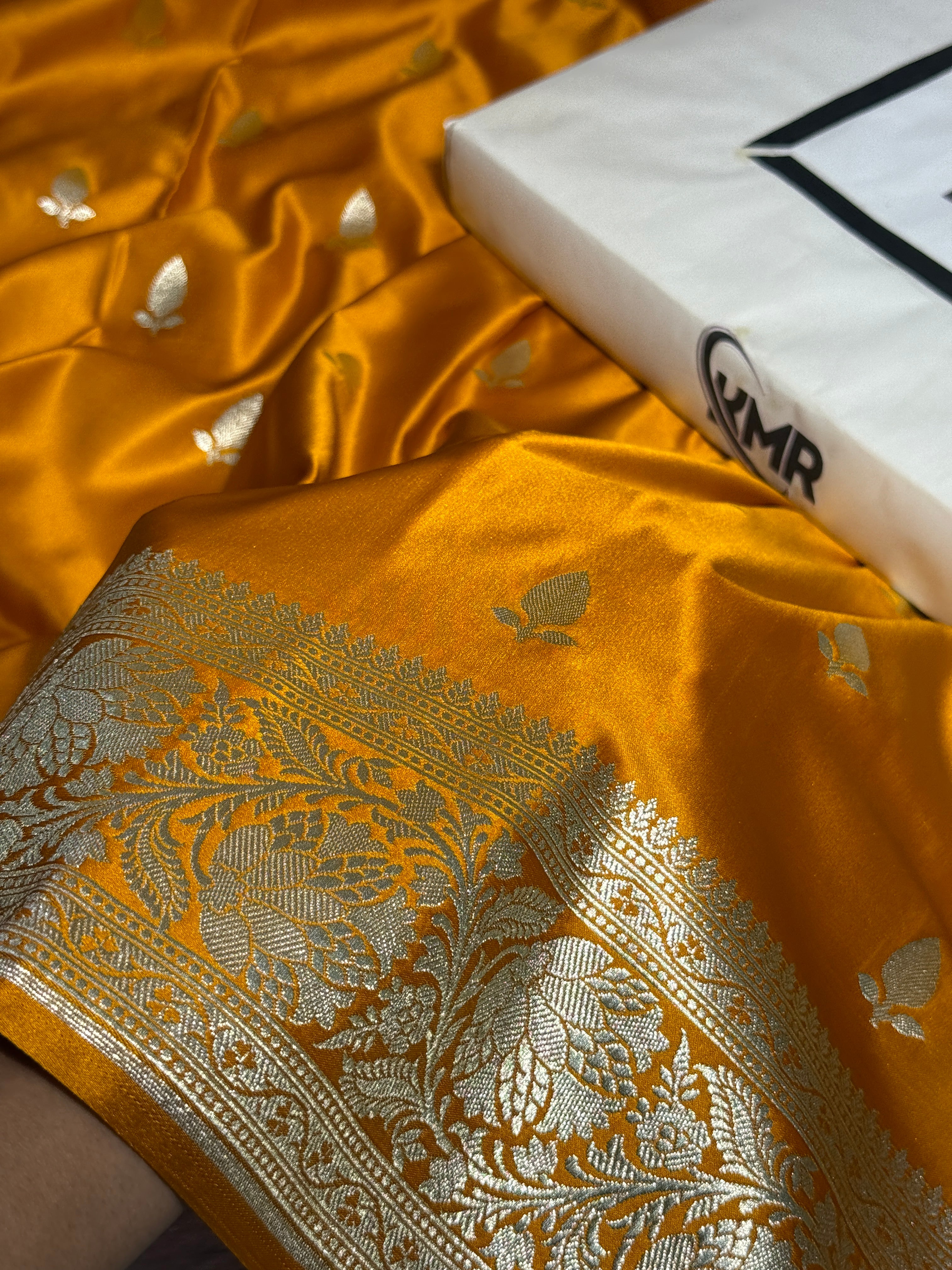Mashru Katan Silk Banarasi Zari Border Buti Design Saree With Light Weight