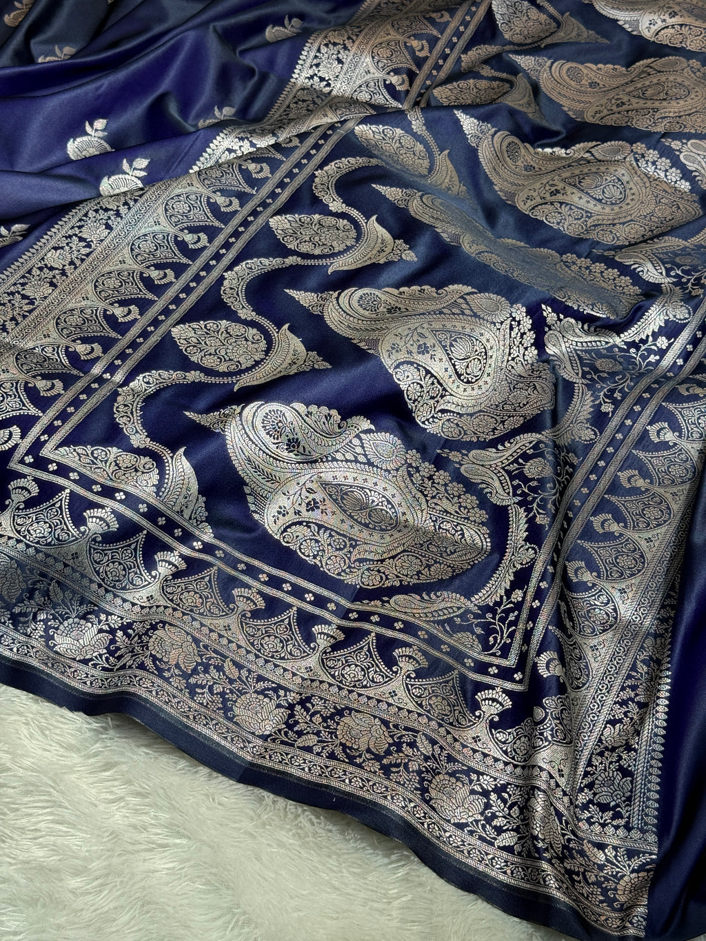 Mashru Silk Banarasi Booti Saree Zari Border Pallu