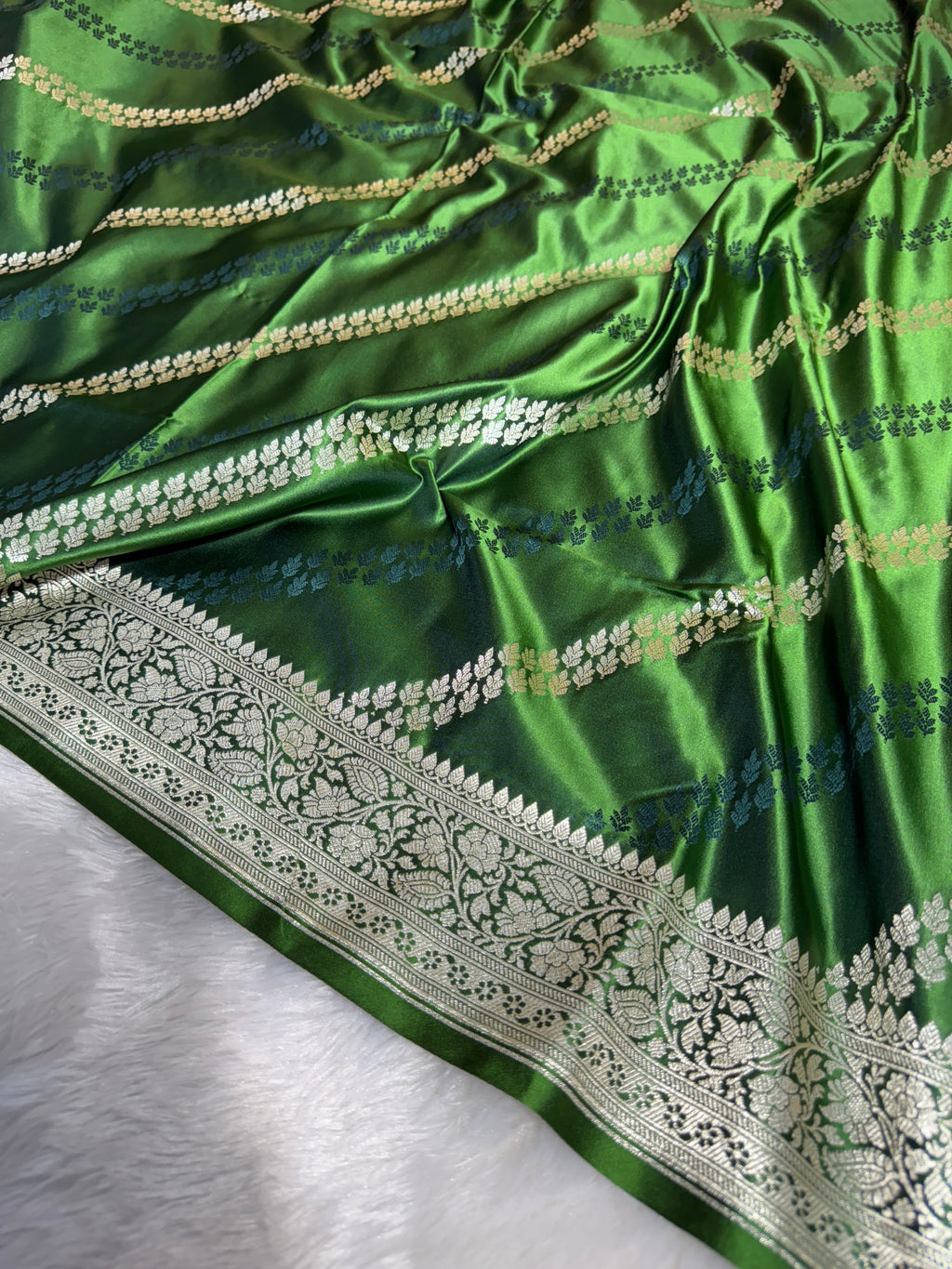 Mashru Silk Banarasi Luxurious Cross Pattern Saree Zari Border And Pallu