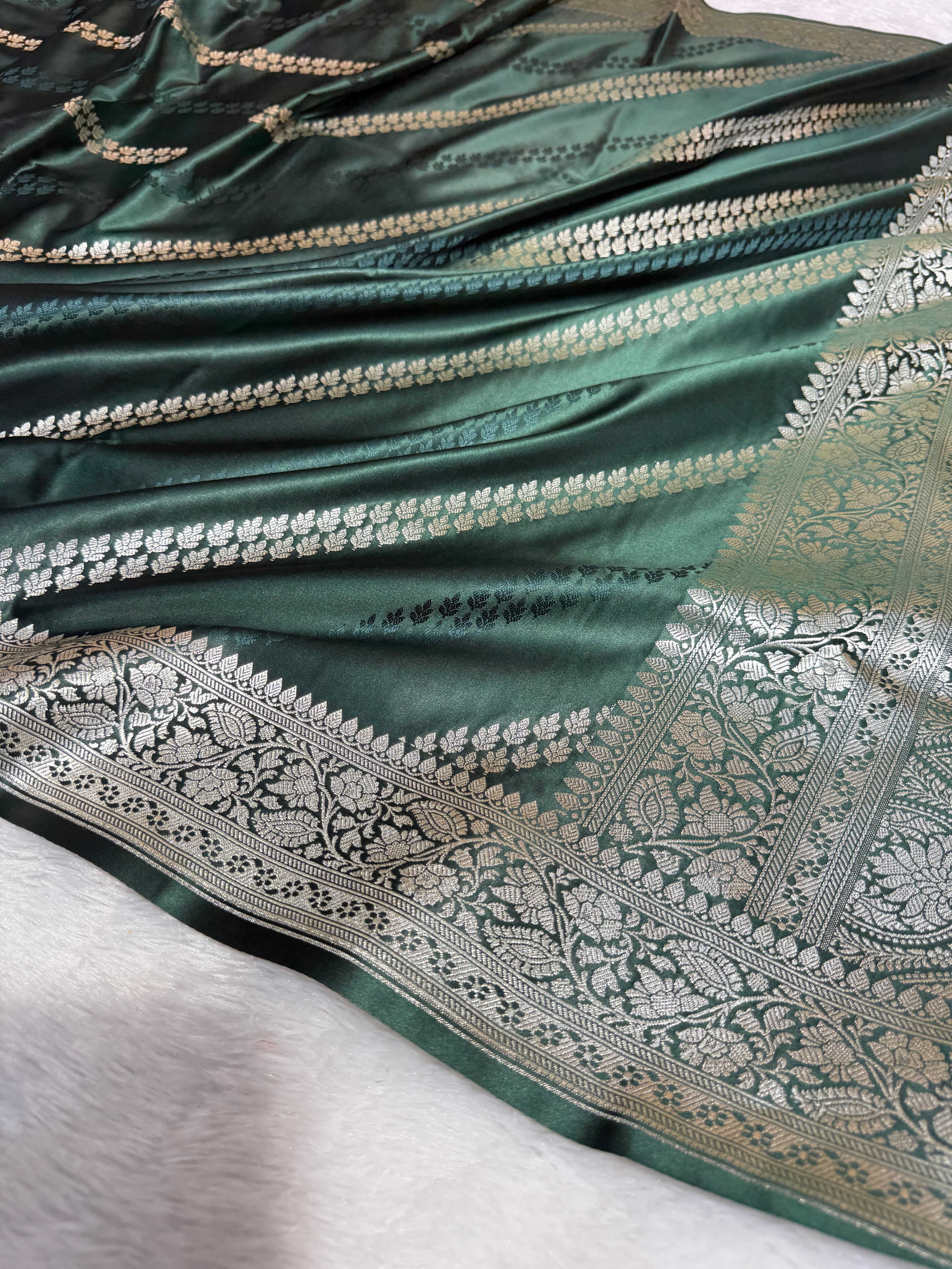 Mashru Silk Banarasi Luxurious Cross Pattern Saree Zari Border And Pallu