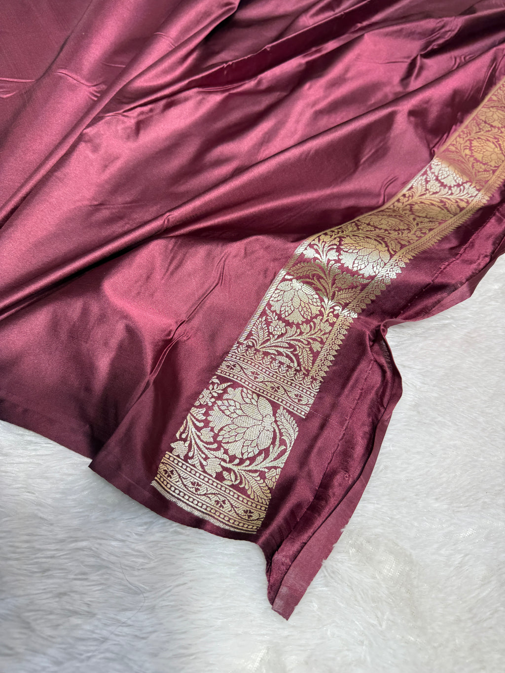 Mashru Katan Silk Banarasi Zari Border Buti Design Saree With Light Weight