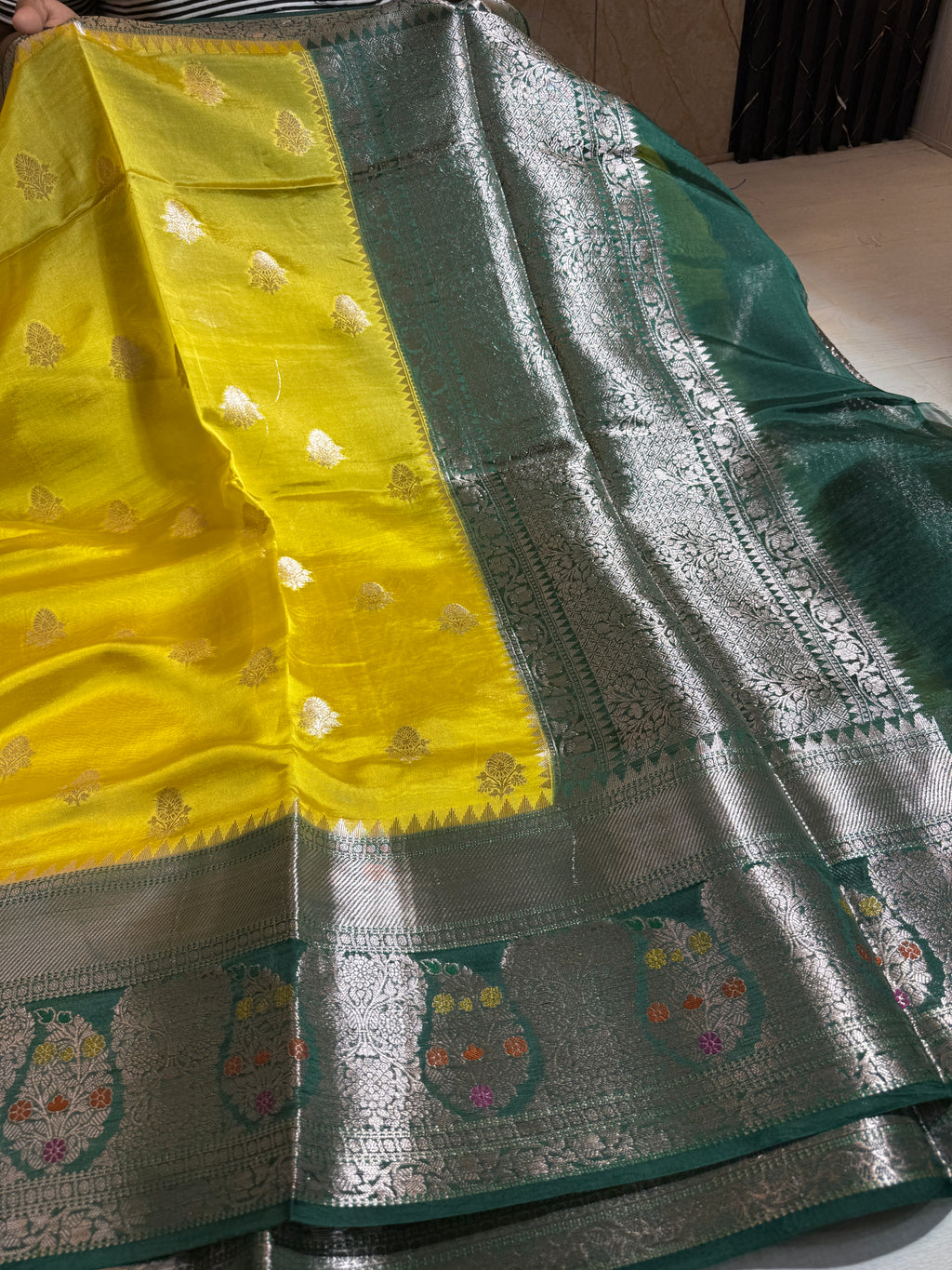Premium Banarasi Pure Viscose Silk Saree With Contrast Border And Pallu