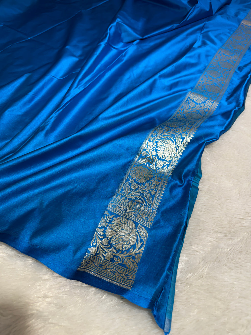 Mashru Katan Silk Banarasi Zari Border Buti Design Saree With Light Weight