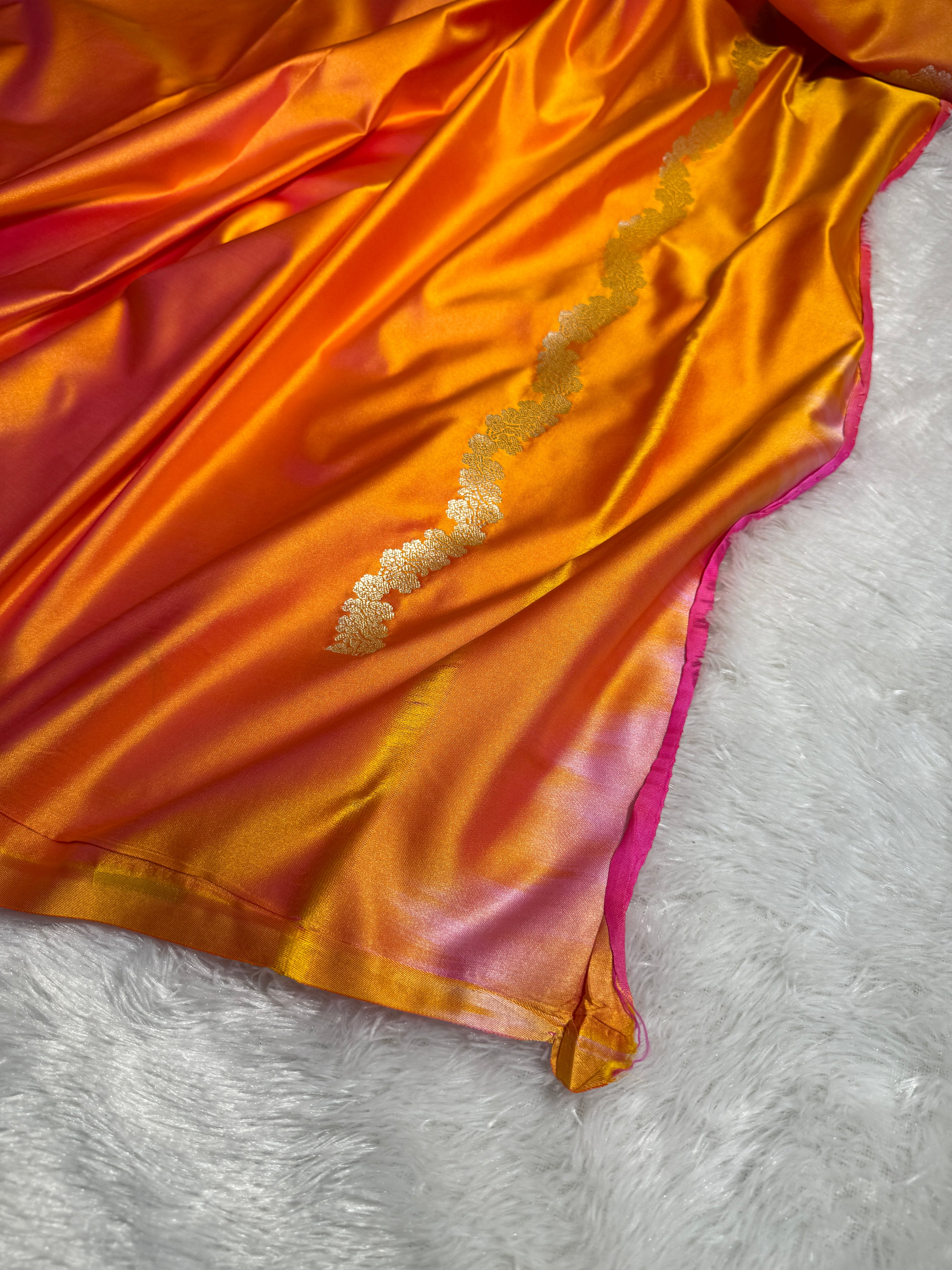 Mashru Silk Banarasi Booti Saree Zari Border Pallu