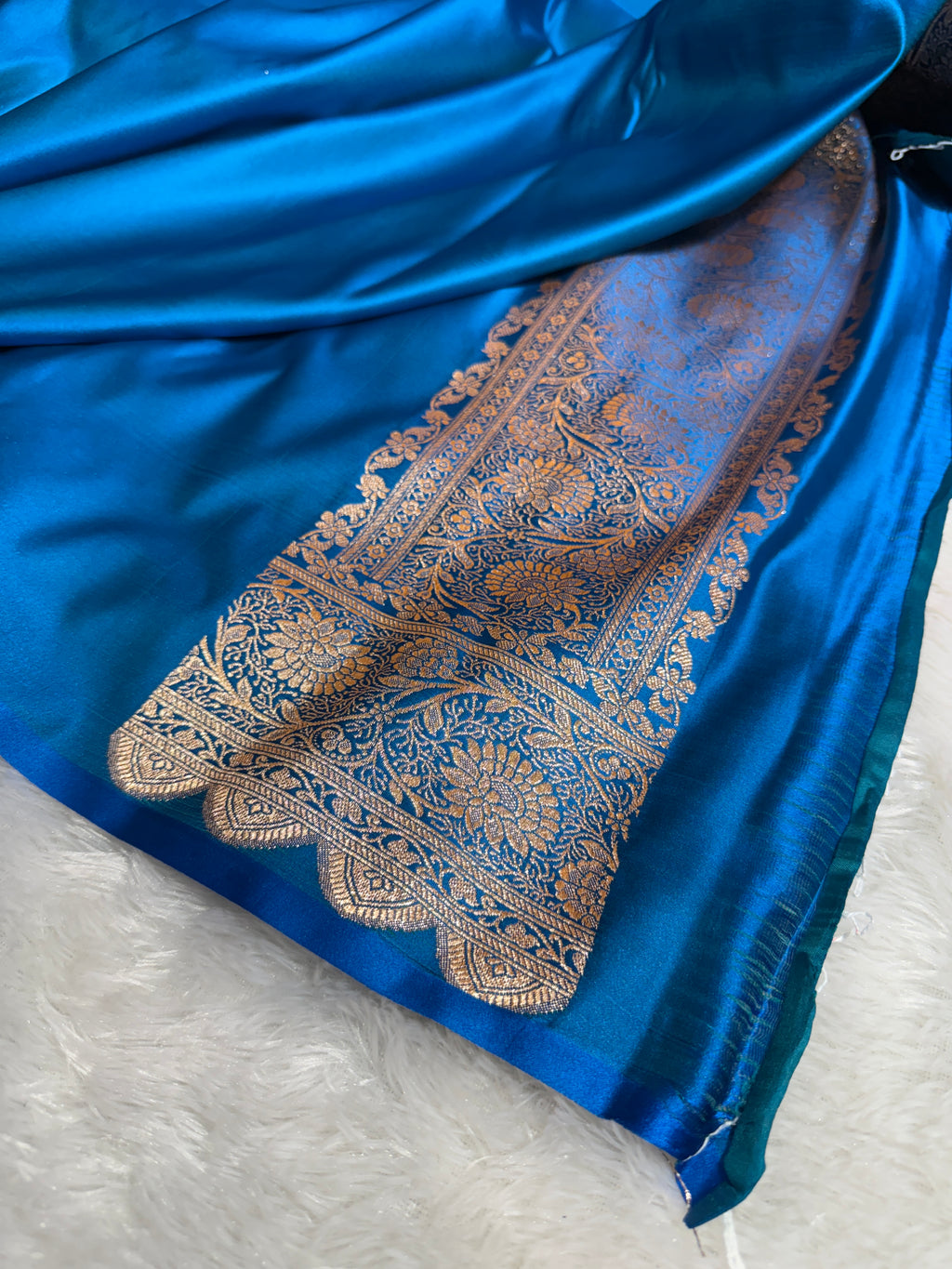 Mashru Silk Banarasi Boota Saree Zari Border Pallu