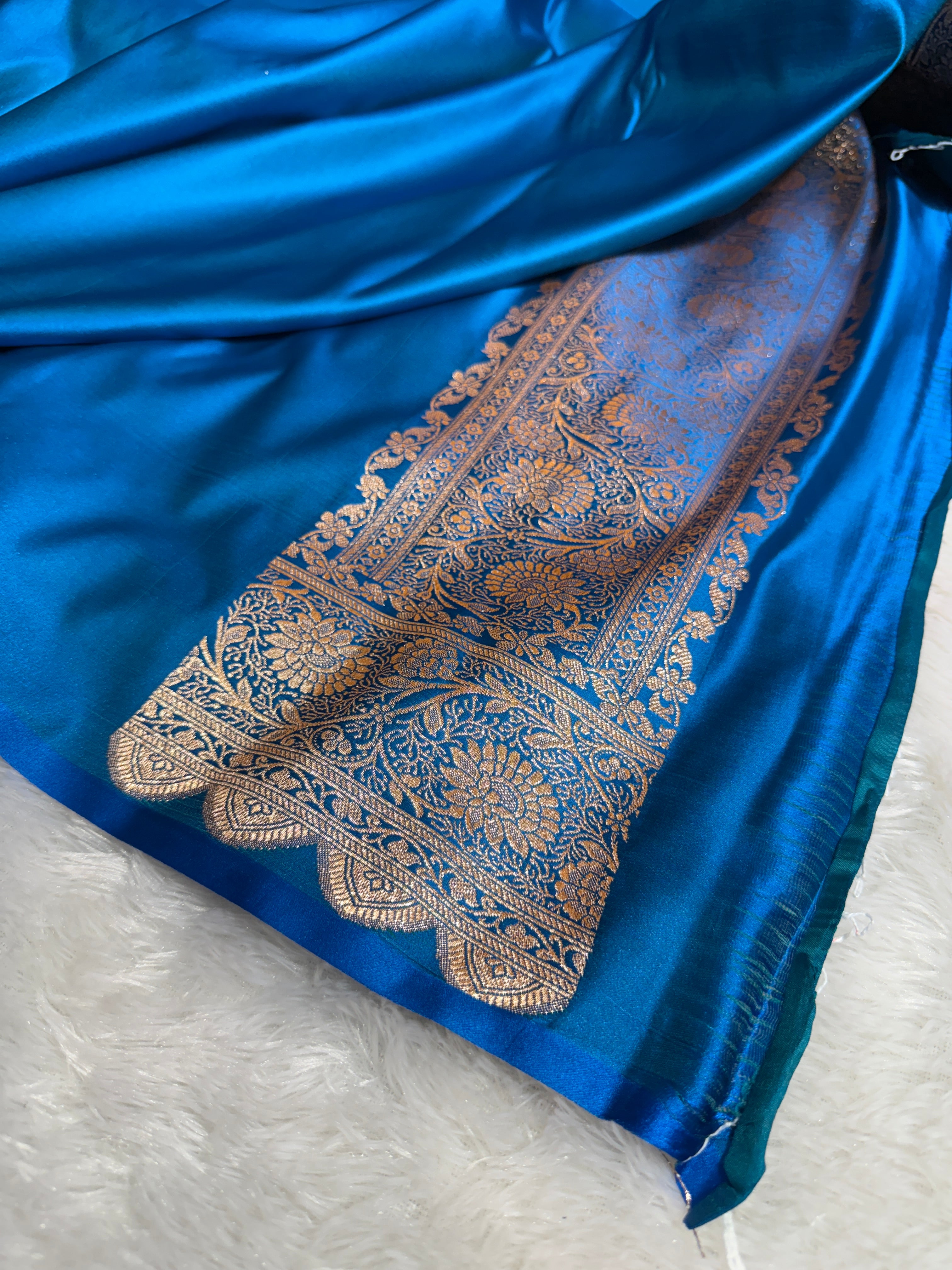 Mashru Silk Banarasi Boota Saree Zari Border Pallu