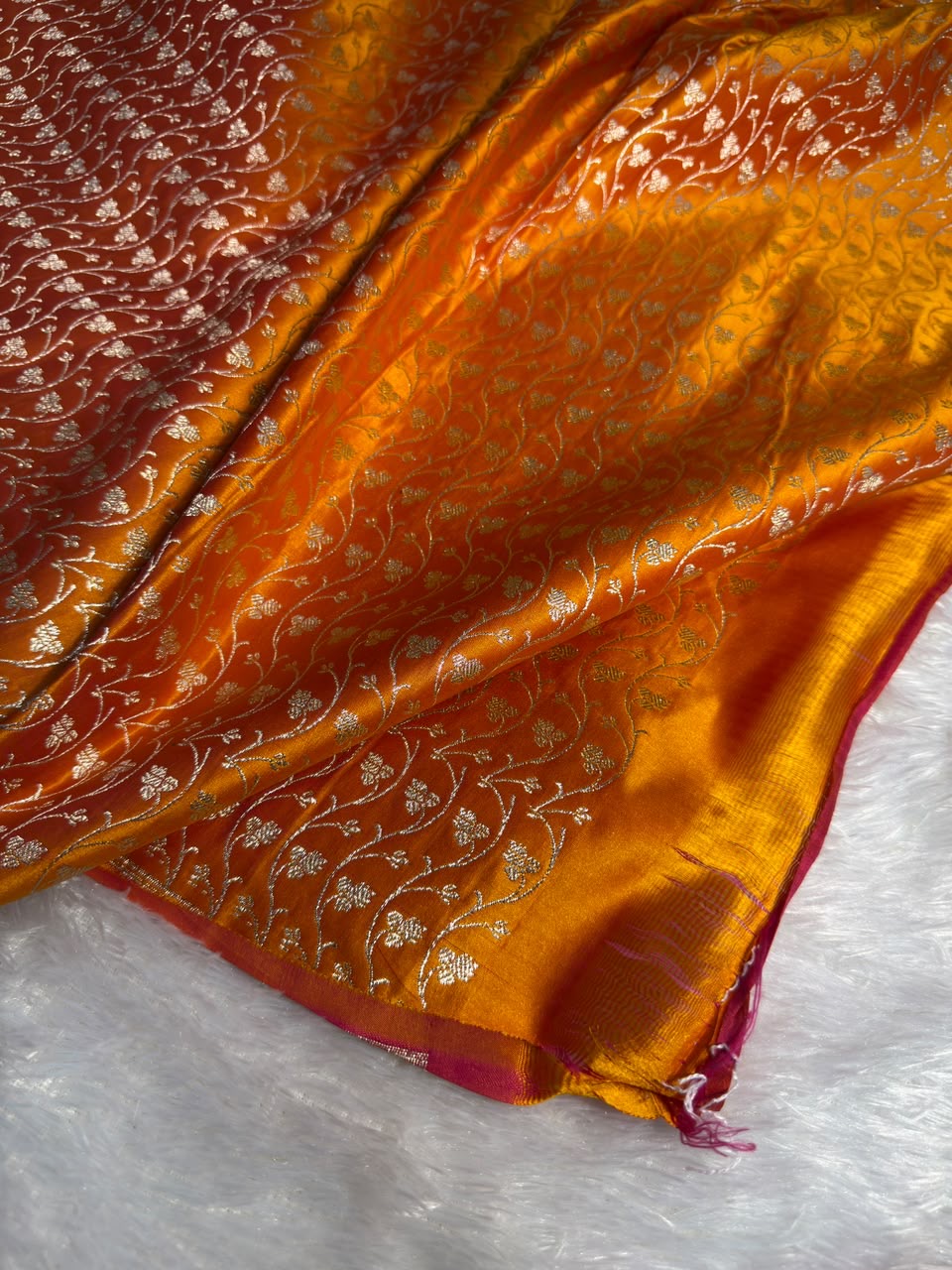 Mashru Silk Banarasi Booti Saree Zari Border Pallu