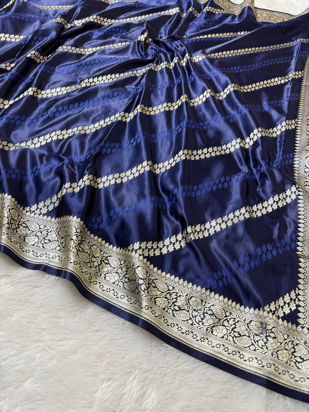Mashru Silk Banarasi Luxurious Cross Pattern Saree Zari Border And Pallu