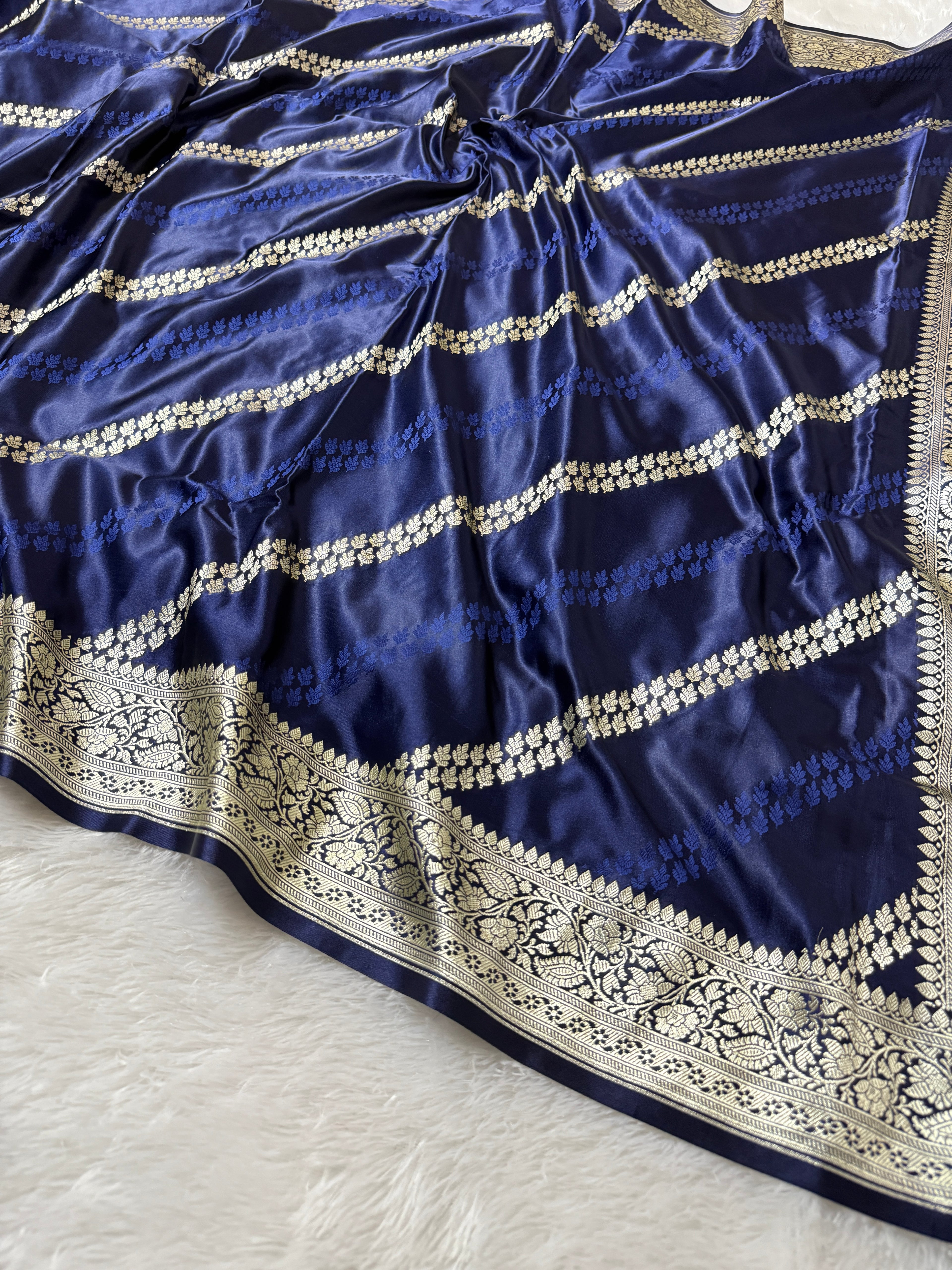Mashru Silk Banarasi Luxurious Cross Pattern Saree Zari Border And Pallu