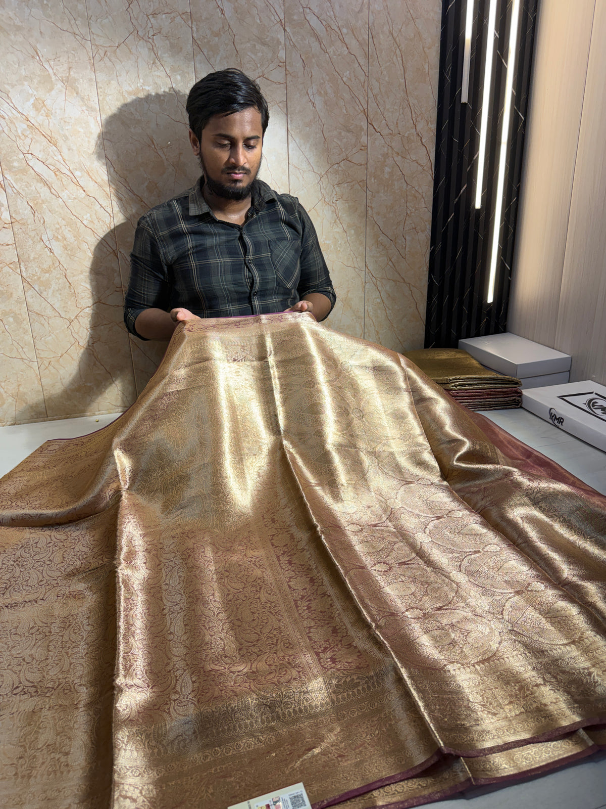 Luxurious Banarasi Pure Tissue Brocade Silk Saree With Plain Blouse Piece