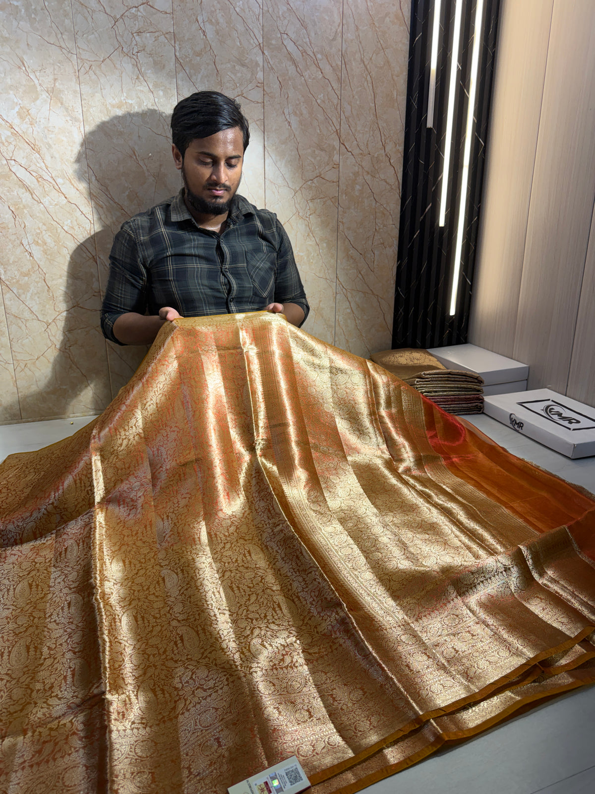 Luxurious Banarasi Pure Tissue Brocade Silk Saree With Plain Blouse Piece
