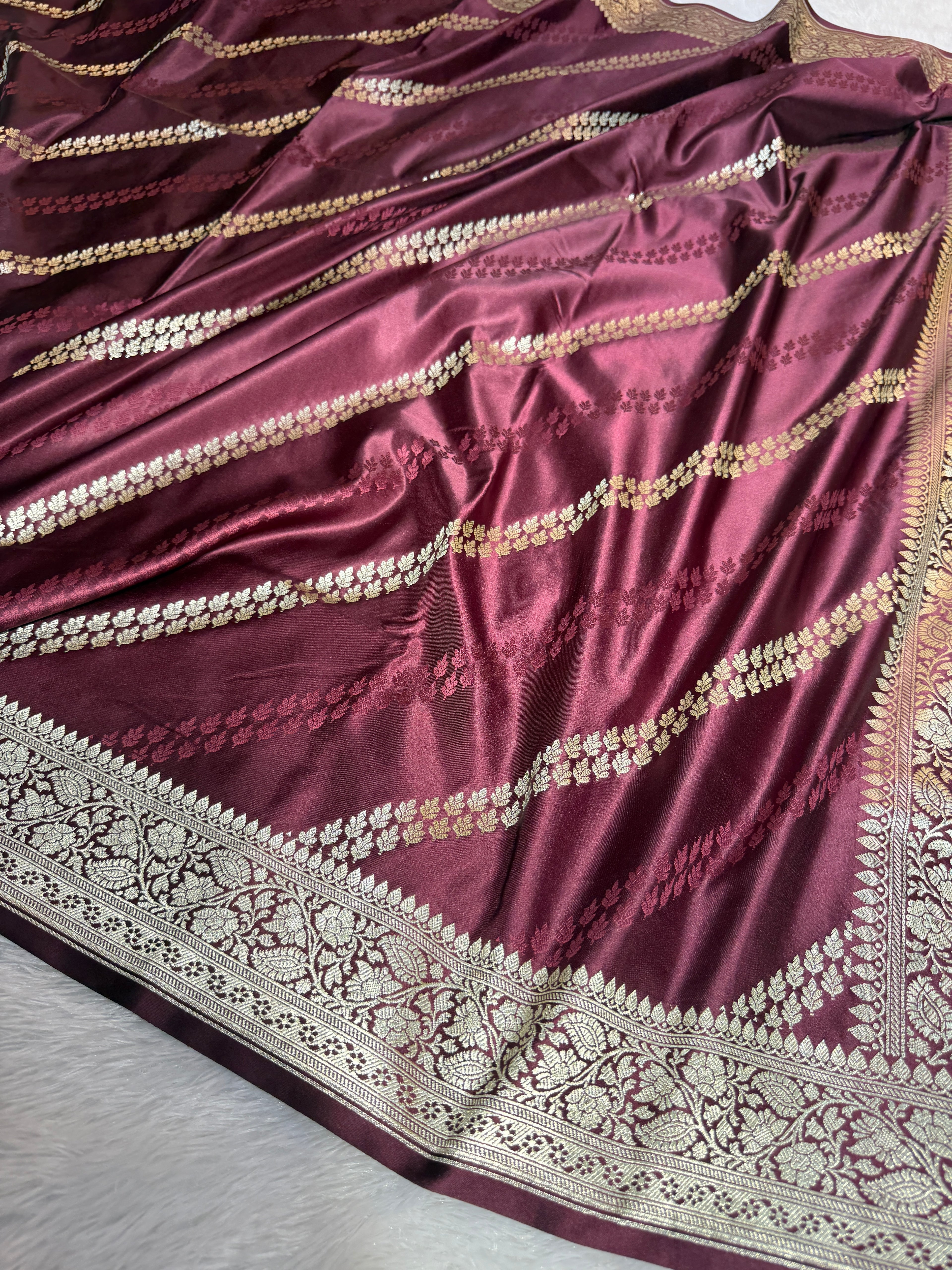 Mashru Silk Banarasi Luxurious Cross Pattern Saree Zari Border And Pallu