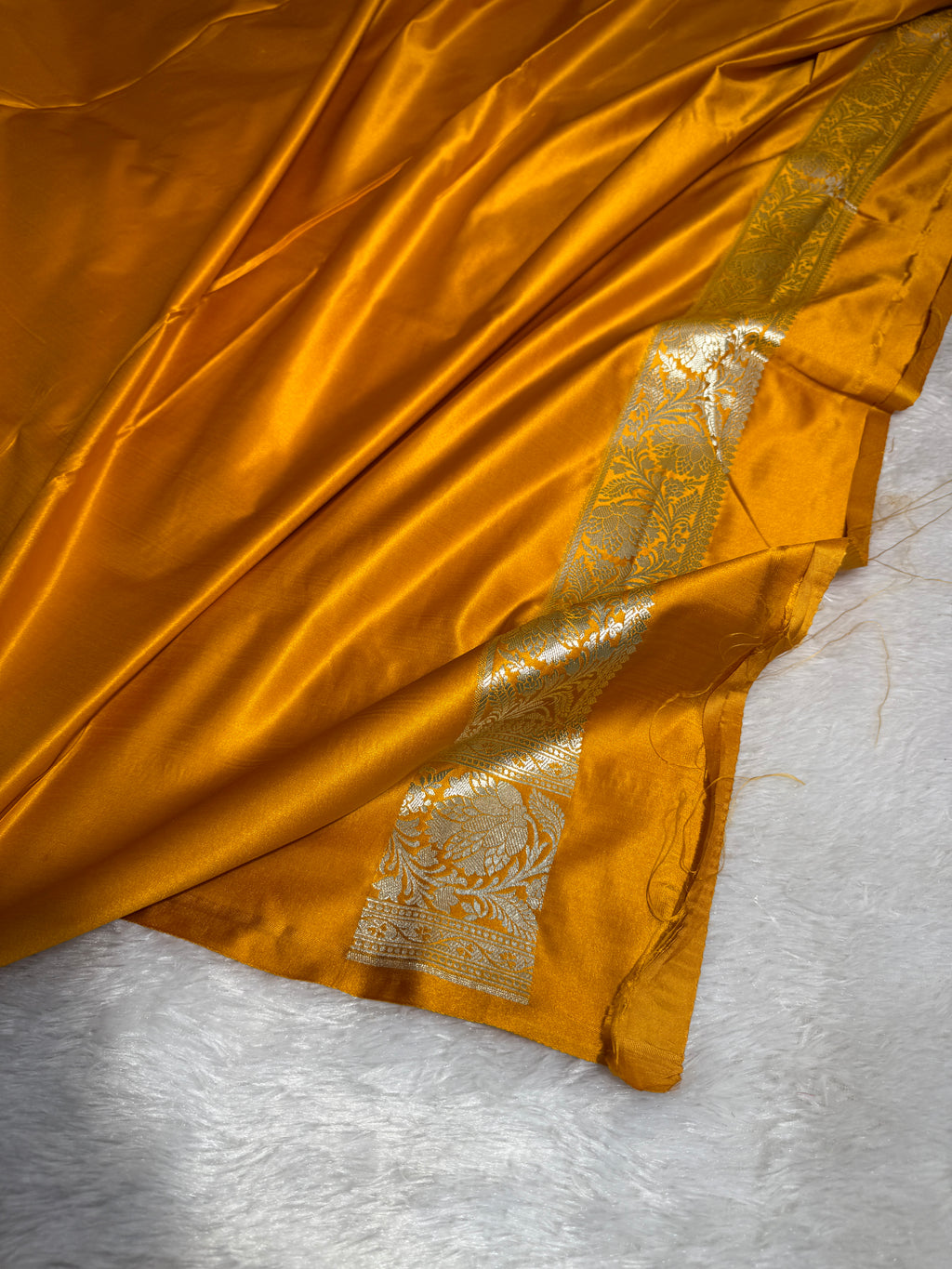 Mashru Katan Silk Banarasi Zari Border Buti Design Saree With Light Weight