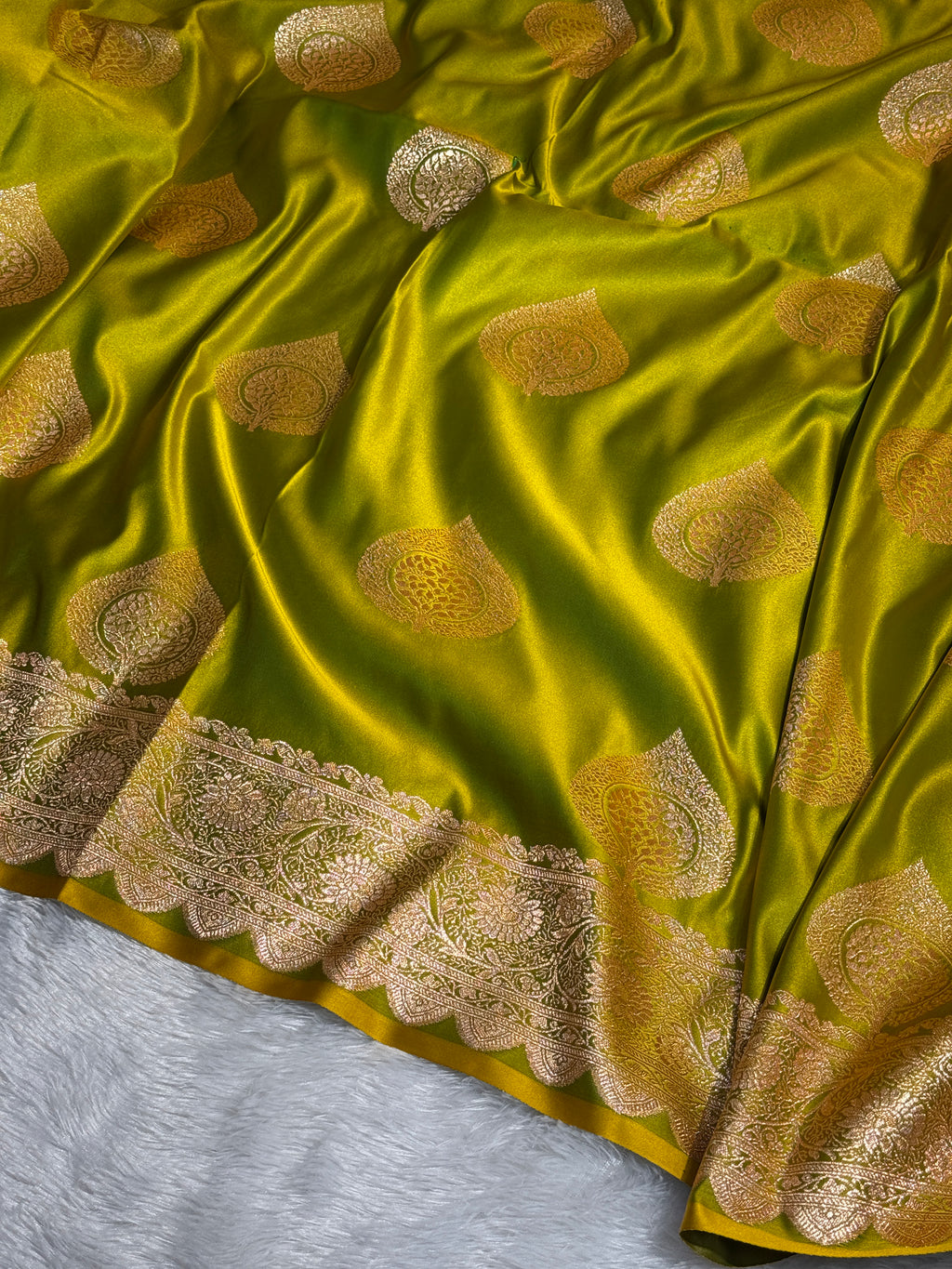 Mashru Silk Banarasi Boota Saree Zari Border Pallu