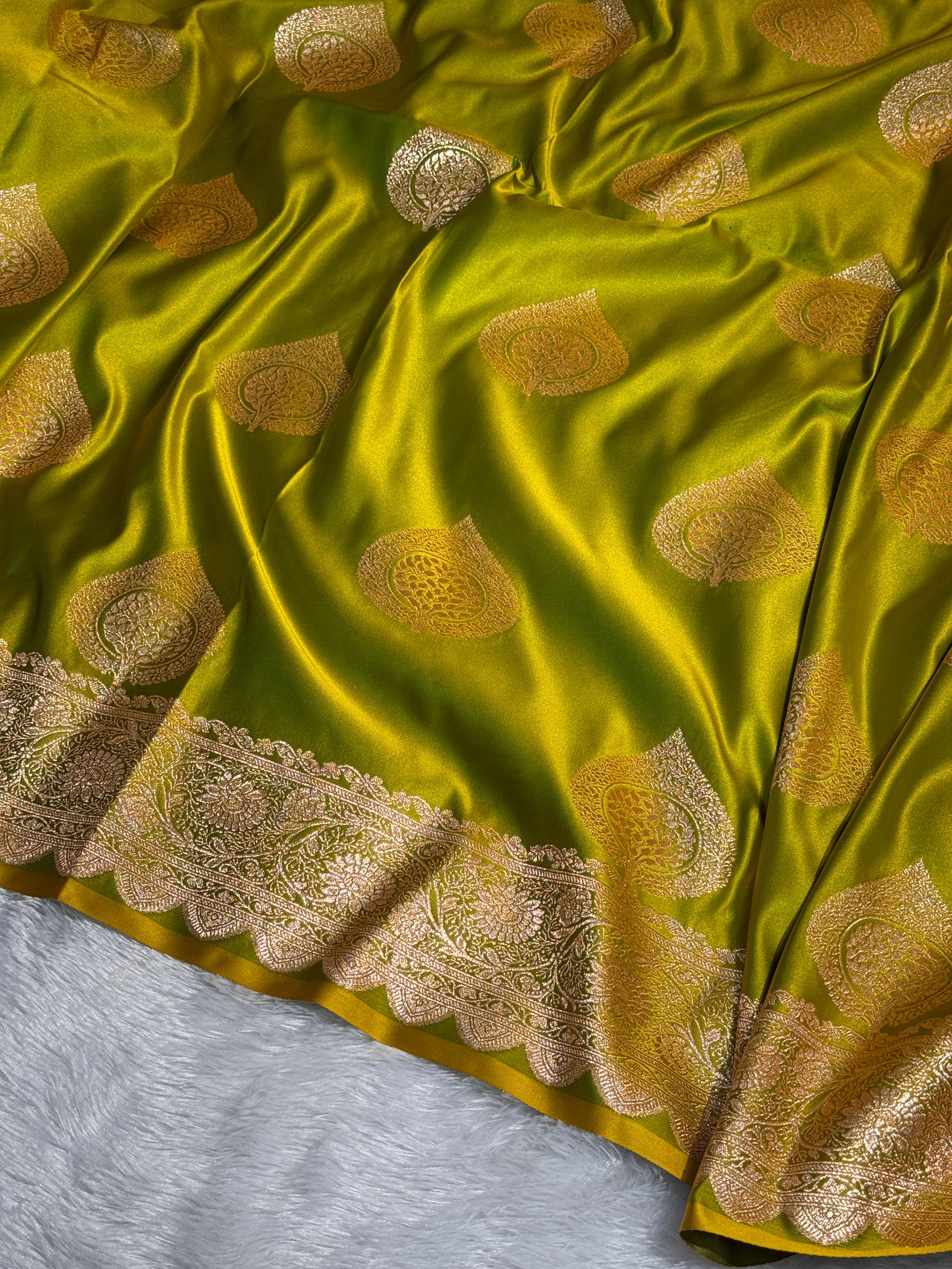 Mashru Silk Banarasi Boota Saree Zari Border Pallu