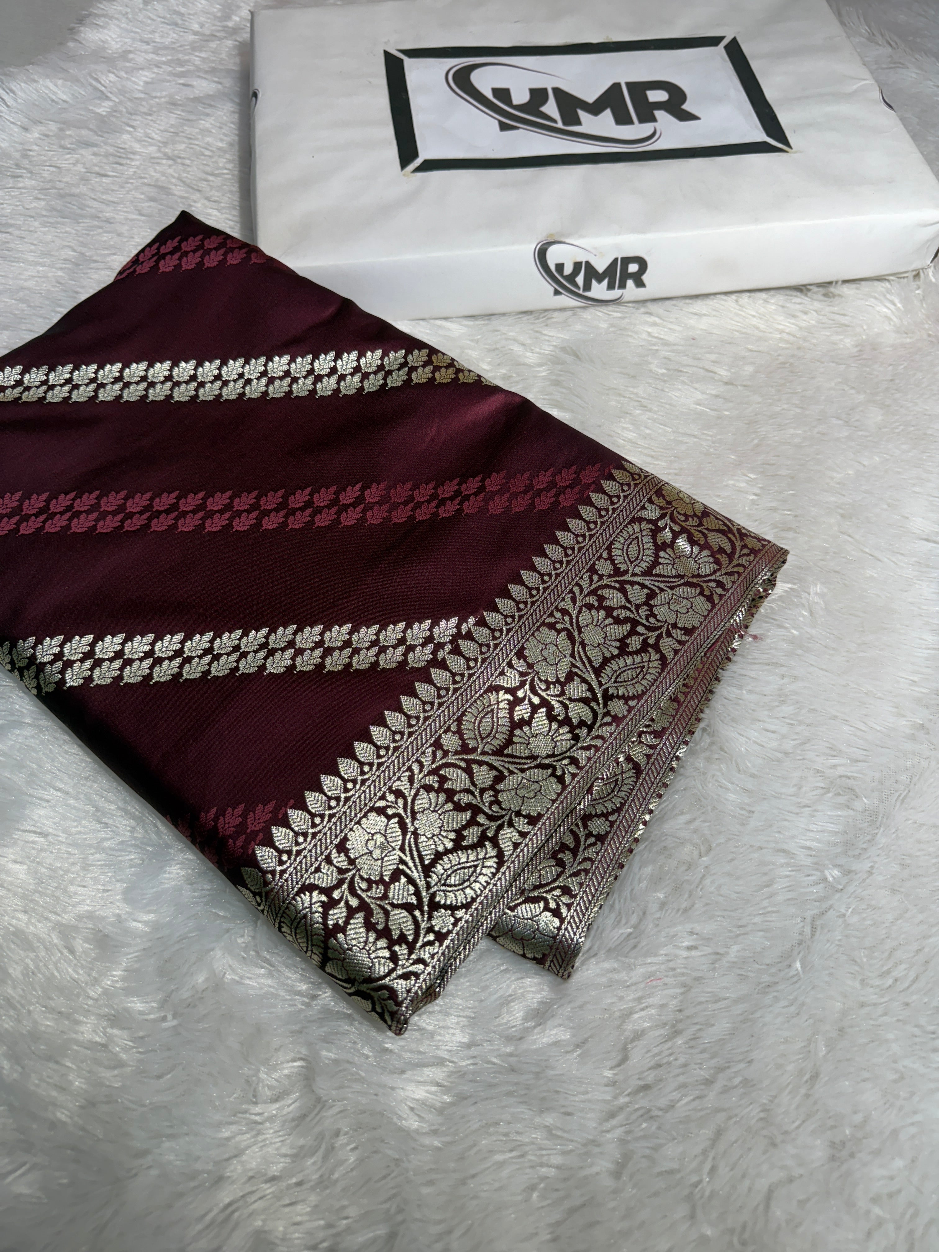Mashru Silk Banarasi Luxurious Cross Pattern Saree Zari Border And Pallu
