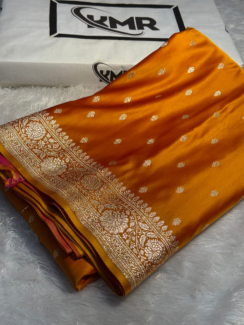 Mashru Silk Banarasi Booti Saree Zari Border Pallu