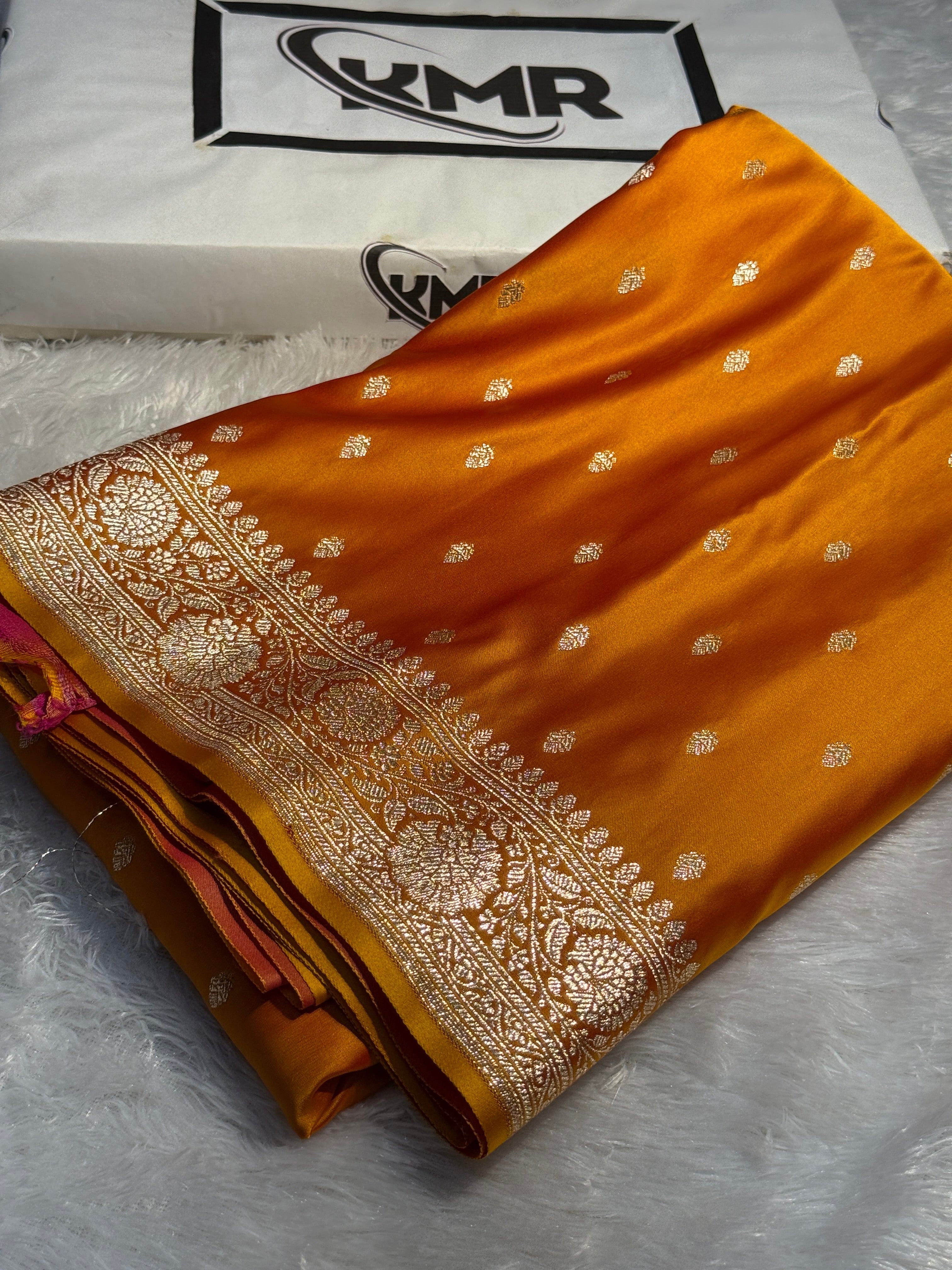 Mashru Silk Banarasi Booti Saree Zari Border Pallu