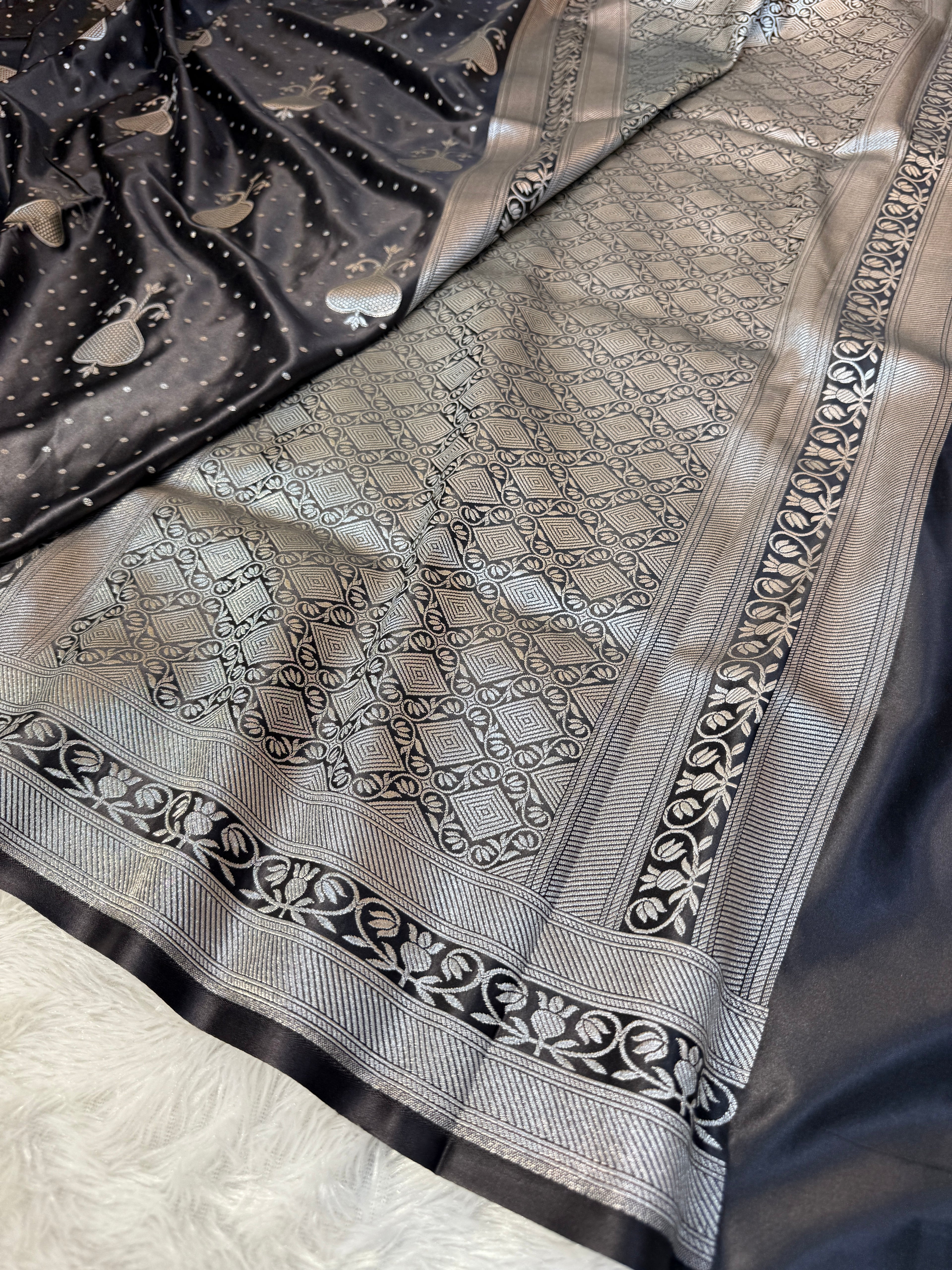 Mashru Katan Silk Banarasi Luxurious Saree With Rich Zari Border And Pallu