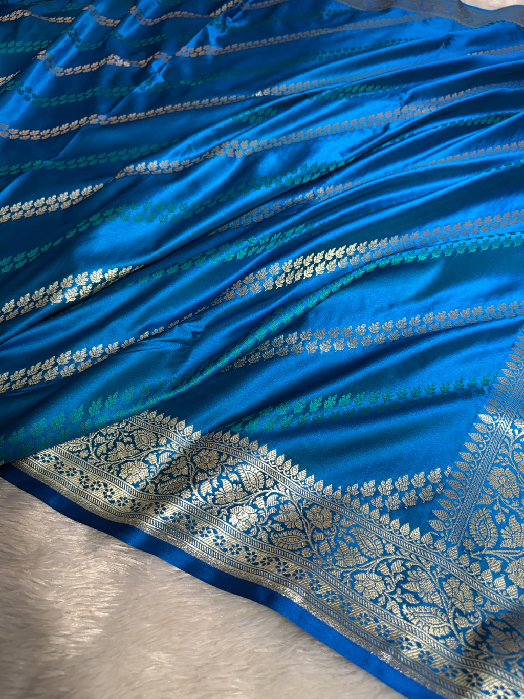 Mashru Silk Banarasi Luxurious Cross Pattern Saree Zari Border And Pallu