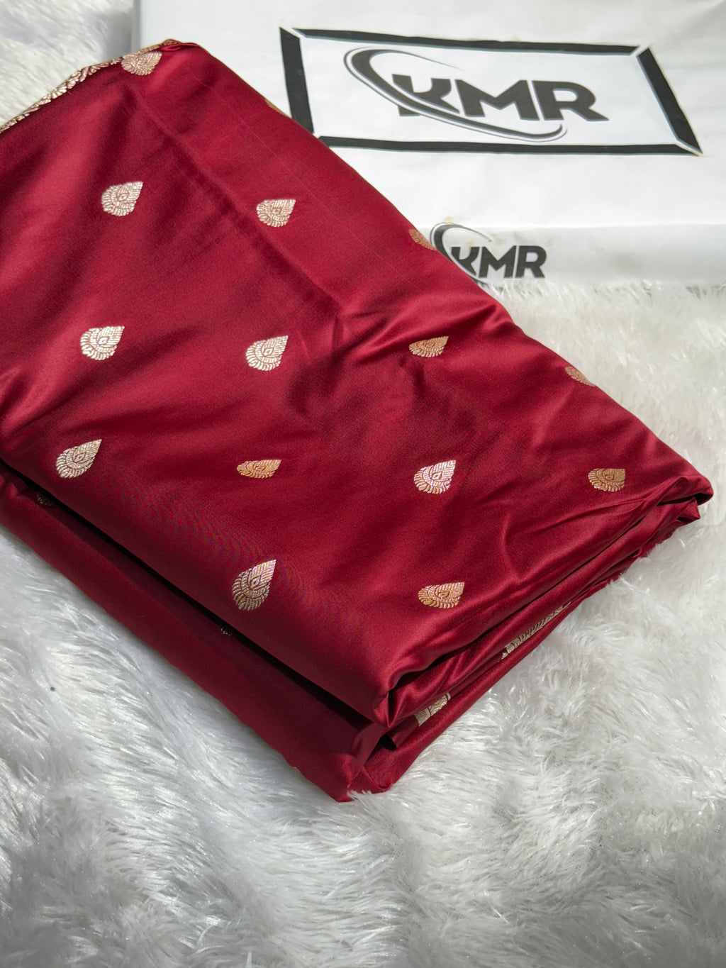 Mashru Silk Banarasi Booti Saree Zari Border Pallu