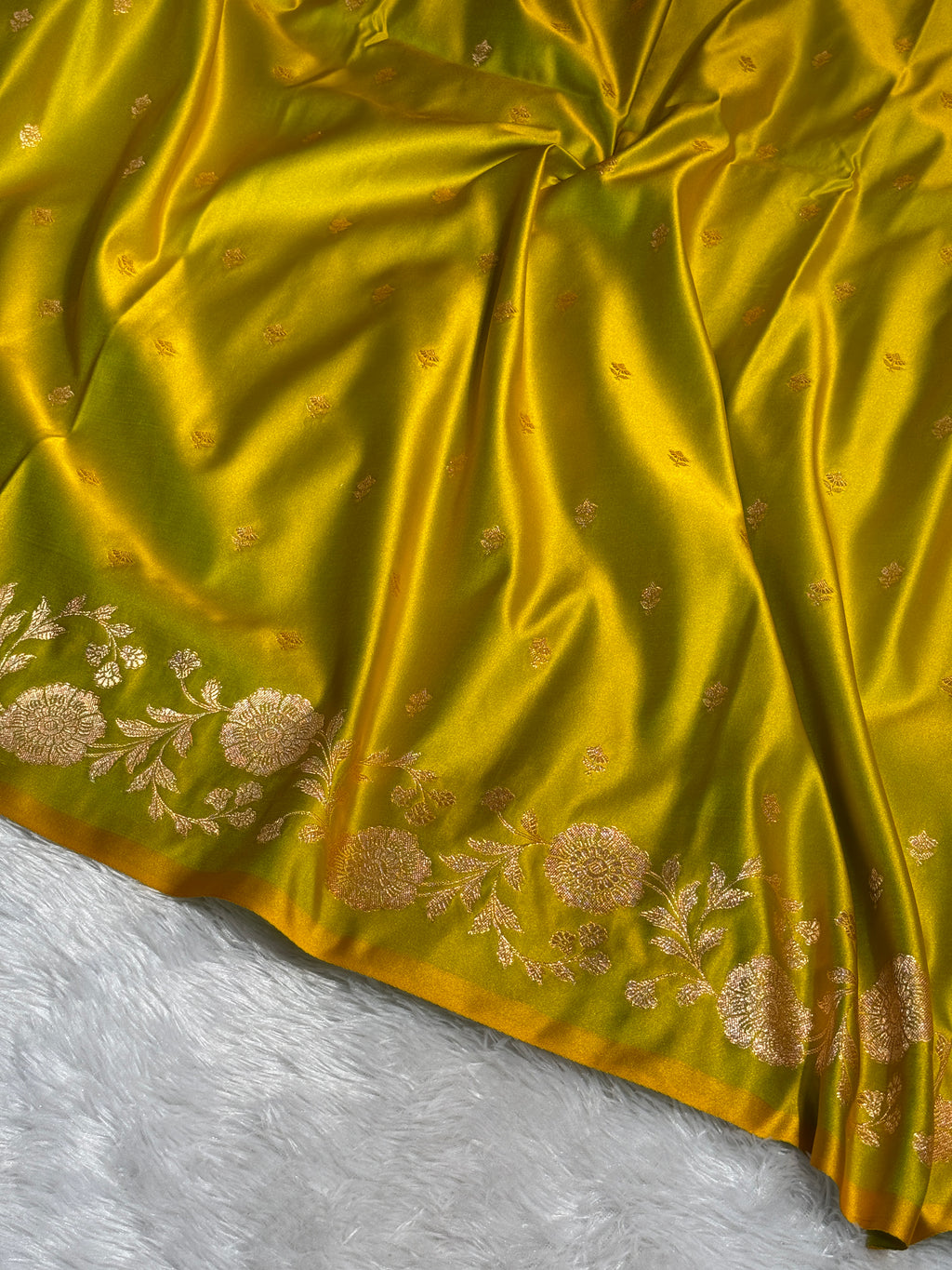 Mashru Silk Banarasi Booti Saree Zari Border Pallu